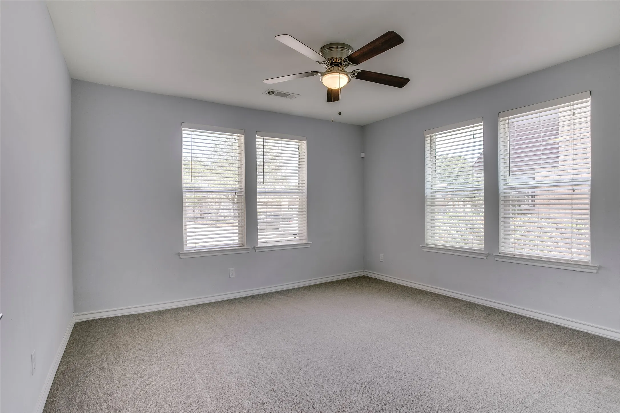 Single Family Residence For Sale in Dallas County , 1110 Galloway Avenue, Dallas, Texas 75216, 3 Bedroom, 2 Bathroom, Garage spaces, 1,516 Sqft, built in 1940, mls#21387866, Real Estate Agent in Dallas, Homes For Sale in Dallas county, Homes For Sale in Dallas, Realtor in Dallas Texas, Real Estate Brokerage Independent Realty Texas, Luminita Cordes Realtor