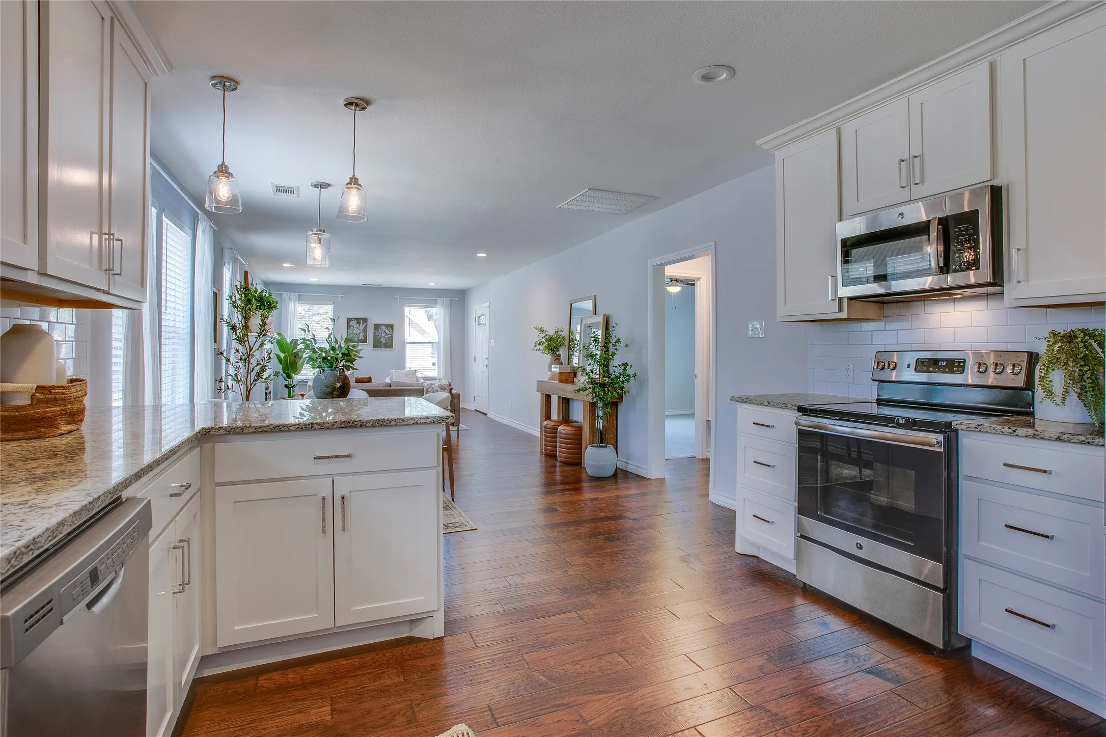 Single Family Residence For Sale in Dallas County , 1110 Galloway Avenue, Dallas, Texas 75216, 3 Bedroom, 2 Bathroom, Garage spaces, 1,516 Sqft, built in 1940, mls#21387866, Real Estate Agent in Dallas, Homes For Sale in Dallas county, Homes For Sale in Dallas, Realtor in Dallas Texas, Real Estate Brokerage Independent Realty Texas, Luminita Cordes Realtor