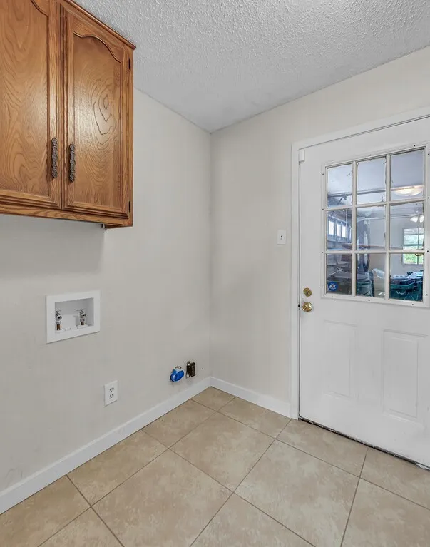 Single Family Residence For Sale in Mc Lennan County , 369 Anna Hobbs Lane, Bruceville Eddy, Texas 76524, 3 Bedroom, 2 Bathroom, 2 Garage spaces, 1,734 Sqft, built in 1978, mls#21389089, Real Estate Agent in Bruceville Eddy, Homes For Sale in Mc Lennan county, Homes For Sale in Bruceville Eddy, Realtor in Bruceville Eddy Texas, Real Estate Brokerage Independent Realty Texas, Luminita Cordes Realtor