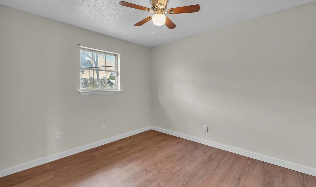 Single Family Residence For Sale in Mc Lennan County , 369 Anna Hobbs Lane, Bruceville Eddy, Texas 76524, 3 Bedroom, 2 Bathroom, 2 Garage spaces, 1,734 Sqft, built in 1978, mls#21389089, Real Estate Agent in Bruceville Eddy, Homes For Sale in Mc Lennan county, Homes For Sale in Bruceville Eddy, Realtor in Bruceville Eddy Texas, Real Estate Brokerage Independent Realty Texas, Luminita Cordes Realtor