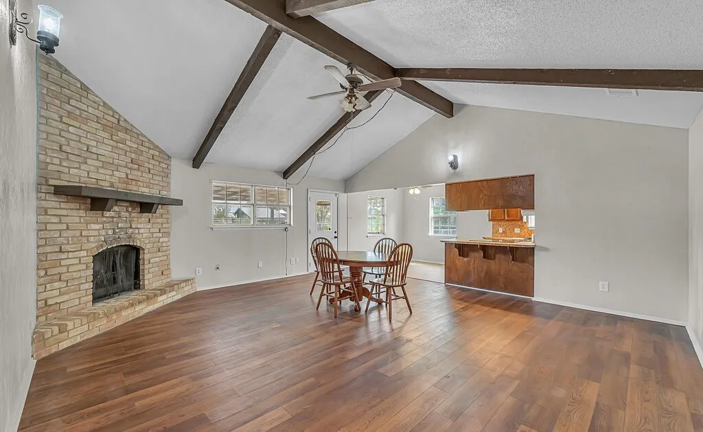 Single Family Residence For Sale in Mc Lennan County , 369 Anna Hobbs Lane, Bruceville Eddy, Texas 76524, 3 Bedroom, 2 Bathroom, 2 Garage spaces, 1,734 Sqft, built in 1978, mls#21389089, Real Estate Agent in Bruceville Eddy, Homes For Sale in Mc Lennan county, Homes For Sale in Bruceville Eddy, Realtor in Bruceville Eddy Texas, Real Estate Brokerage Independent Realty Texas, Luminita Cordes Realtor