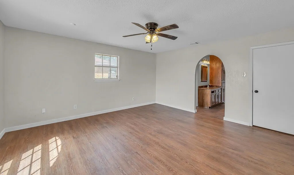 Single Family Residence For Sale in Mc Lennan County , 369 Anna Hobbs Lane, Bruceville Eddy, Texas 76524, 3 Bedroom, 2 Bathroom, 2 Garage spaces, 1,734 Sqft, built in 1978, mls#21389089, Real Estate Agent in Bruceville Eddy, Homes For Sale in Mc Lennan county, Homes For Sale in Bruceville Eddy, Realtor in Bruceville Eddy Texas, Real Estate Brokerage Independent Realty Texas, Luminita Cordes Realtor