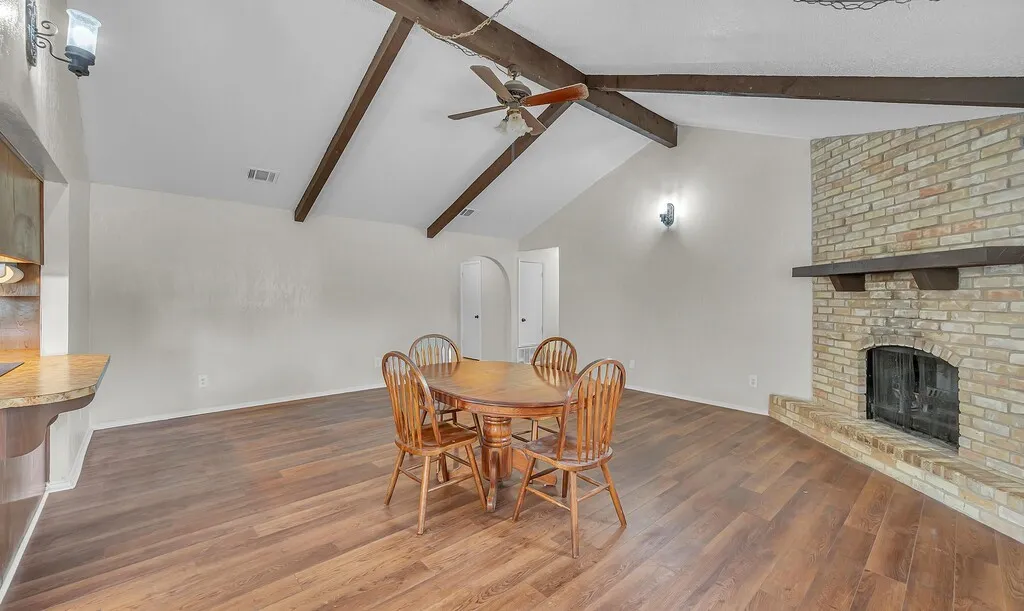 Single Family Residence For Sale in Mc Lennan County , 369 Anna Hobbs Lane, Bruceville Eddy, Texas 76524, 3 Bedroom, 2 Bathroom, 2 Garage spaces, 1,734 Sqft, built in 1978, mls#21389089, Real Estate Agent in Bruceville Eddy, Homes For Sale in Mc Lennan county, Homes For Sale in Bruceville Eddy, Realtor in Bruceville Eddy Texas, Real Estate Brokerage Independent Realty Texas, Luminita Cordes Realtor