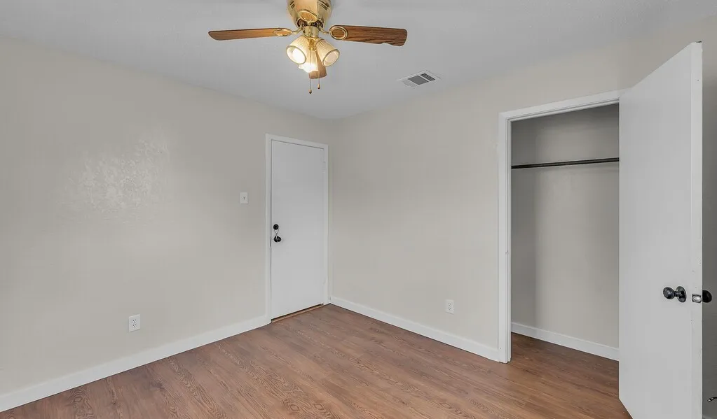 Single Family Residence For Sale in Mc Lennan County , 369 Anna Hobbs Lane, Bruceville Eddy, Texas 76524, 3 Bedroom, 2 Bathroom, 2 Garage spaces, 1,734 Sqft, built in 1978, mls#21389089, Real Estate Agent in Bruceville Eddy, Homes For Sale in Mc Lennan county, Homes For Sale in Bruceville Eddy, Realtor in Bruceville Eddy Texas, Real Estate Brokerage Independent Realty Texas, Luminita Cordes Realtor