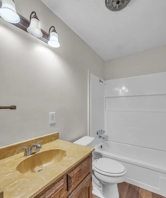 Single Family Residence For Sale in Mc Lennan County , 369 Anna Hobbs Lane, Bruceville Eddy, Texas 76524, 3 Bedroom, 2 Bathroom, 2 Garage spaces, 1,734 Sqft, built in 1978, mls#21389089, Real Estate Agent in Bruceville Eddy, Homes For Sale in Mc Lennan county, Homes For Sale in Bruceville Eddy, Realtor in Bruceville Eddy Texas, Real Estate Brokerage Independent Realty Texas, Luminita Cordes Realtor