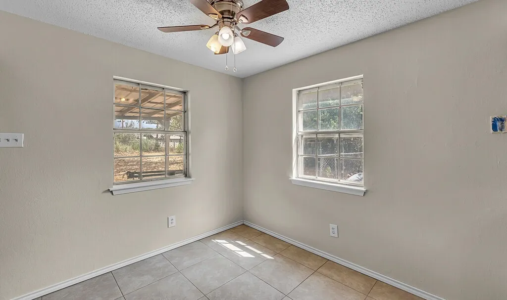 Single Family Residence For Sale in Mc Lennan County , 369 Anna Hobbs Lane, Bruceville Eddy, Texas 76524, 3 Bedroom, 2 Bathroom, 2 Garage spaces, 1,734 Sqft, built in 1978, mls#21389089, Real Estate Agent in Bruceville Eddy, Homes For Sale in Mc Lennan county, Homes For Sale in Bruceville Eddy, Realtor in Bruceville Eddy Texas, Real Estate Brokerage Independent Realty Texas, Luminita Cordes Realtor