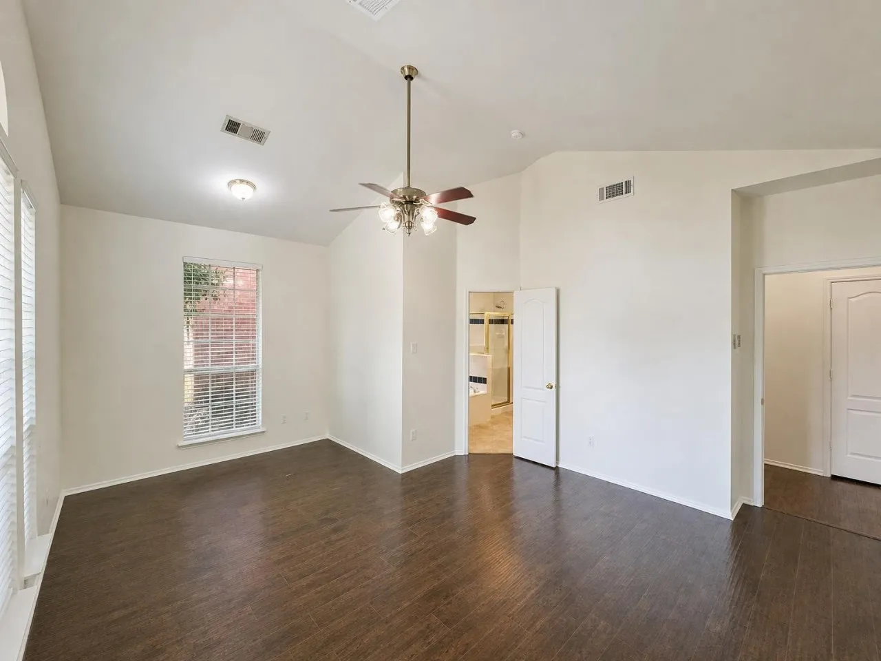Single Family Residence For Rent in Collin County , 9518 Prestmont Place, Frisco, Texas 75035, 3 Bedroom, 2 Bathroom, 2 Garage spaces, 1,978 Sqft, built in 1995, mls#21389276, Real Estate Agent in Frisco, Homes For Rent in Collin county, Homes For Rent in Frisco, Realtor in Frisco Texas, Real Estate Brokerage Independent Realty Texas, Luminita Cordes Realtor