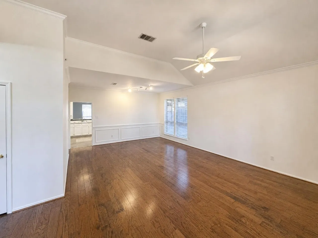 Single Family Residence For Rent in Collin County , 9518 Prestmont Place, Frisco, Texas 75035, 3 Bedroom, 2 Bathroom, 2 Garage spaces, 1,978 Sqft, built in 1995, mls#21389276, Real Estate Agent in Frisco, Homes For Rent in Collin county, Homes For Rent in Frisco, Realtor in Frisco Texas, Real Estate Brokerage Independent Realty Texas, Luminita Cordes Realtor