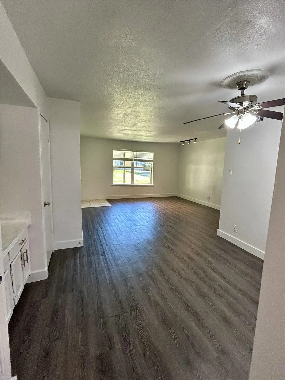 Condominium For Sale in Dallas County , 3616 Parkridge Drive 108, Dallas, Texas 75234, 2 Bedroom, 2 Bathroom, Garage spaces, 980 Sqft, built in 1982, mls#21389280, Real Estate Agent in Dallas, Homes For Sale in Dallas county, Homes For Sale in Dallas, Realtor in Dallas Texas, Real Estate Brokerage Independent Realty Texas, Luminita Cordes Realtor