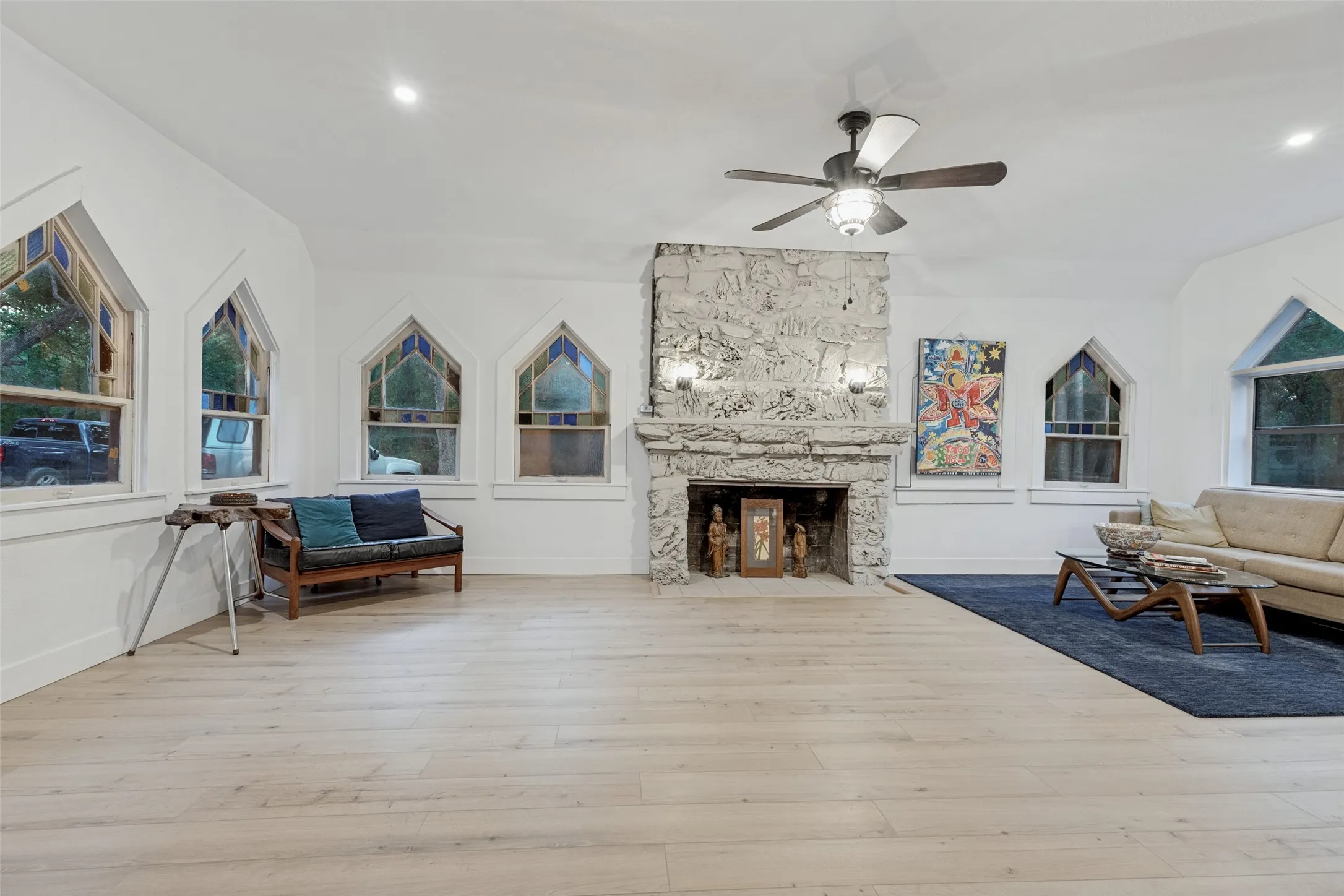 Single Family Residence For Sale in Denton County , 201 E 9th Street, Shady Shores, Texas 76208, 1 Bedroom, 1 Bathroom, Garage spaces, 1,342 Sqft, built in 1956, mls#21385739, Real Estate Agent in Shady Shores, Homes For Sale in Denton county, Homes For Sale in Shady Shores, Realtor in Shady Shores Texas, Real Estate Brokerage Independent Realty Texas, Luminita Cordes Realtor