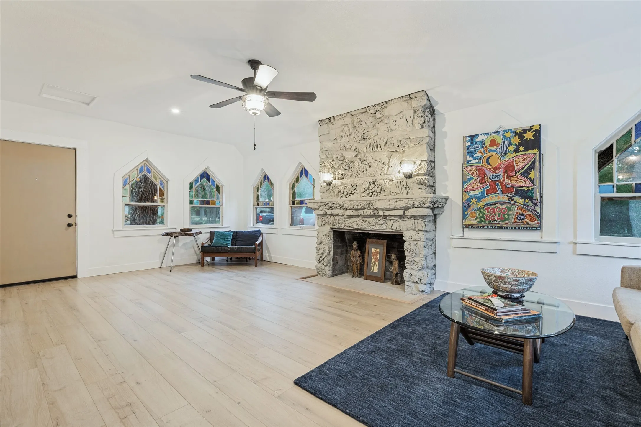Single Family Residence For Sale in Denton County , 201 E 9th Street, Shady Shores, Texas 76208, 1 Bedroom, 1 Bathroom, Garage spaces, 1,342 Sqft, built in 1956, mls#21385739, Real Estate Agent in Shady Shores, Homes For Sale in Denton county, Homes For Sale in Shady Shores, Realtor in Shady Shores Texas, Real Estate Brokerage Independent Realty Texas, Luminita Cordes Realtor