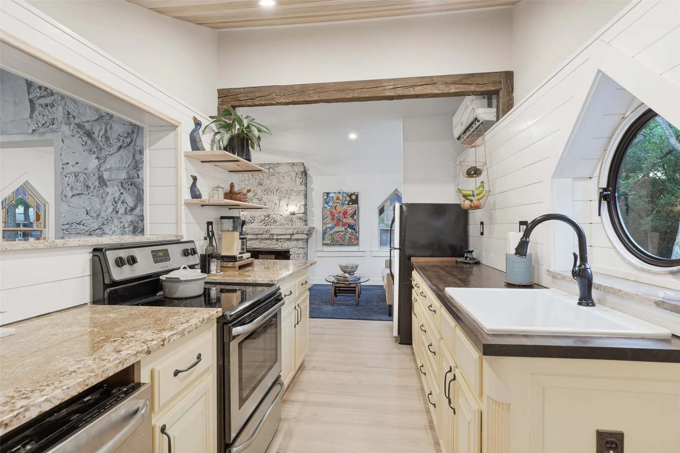 Single Family Residence For Sale in Denton County , 201 E 9th Street, Shady Shores, Texas 76208, 1 Bedroom, 1 Bathroom, Garage spaces, 1,342 Sqft, built in 1956, mls#21385739, Real Estate Agent in Shady Shores, Homes For Sale in Denton county, Homes For Sale in Shady Shores, Realtor in Shady Shores Texas, Real Estate Brokerage Independent Realty Texas, Luminita Cordes Realtor