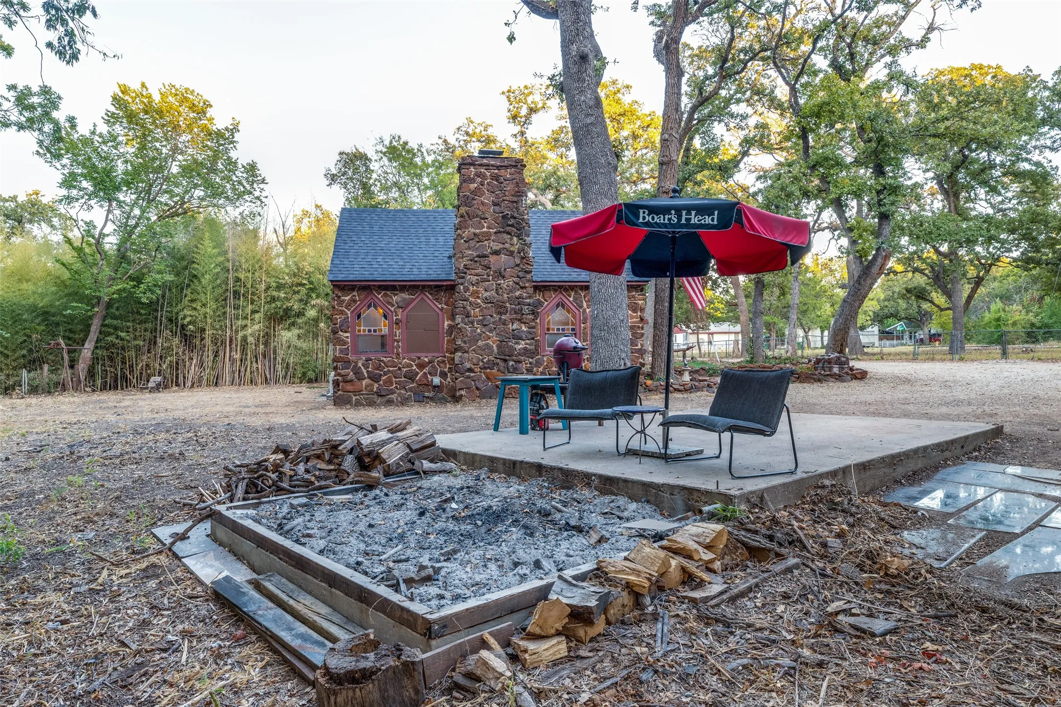 Single Family Residence For Sale in Denton County , 201 E 9th Street, Shady Shores, Texas 76208, 1 Bedroom, 1 Bathroom, Garage spaces, 1,342 Sqft, built in 1956, mls#21385739, Real Estate Agent in Shady Shores, Homes For Sale in Denton county, Homes For Sale in Shady Shores, Realtor in Shady Shores Texas, Real Estate Brokerage Independent Realty Texas, Luminita Cordes Realtor