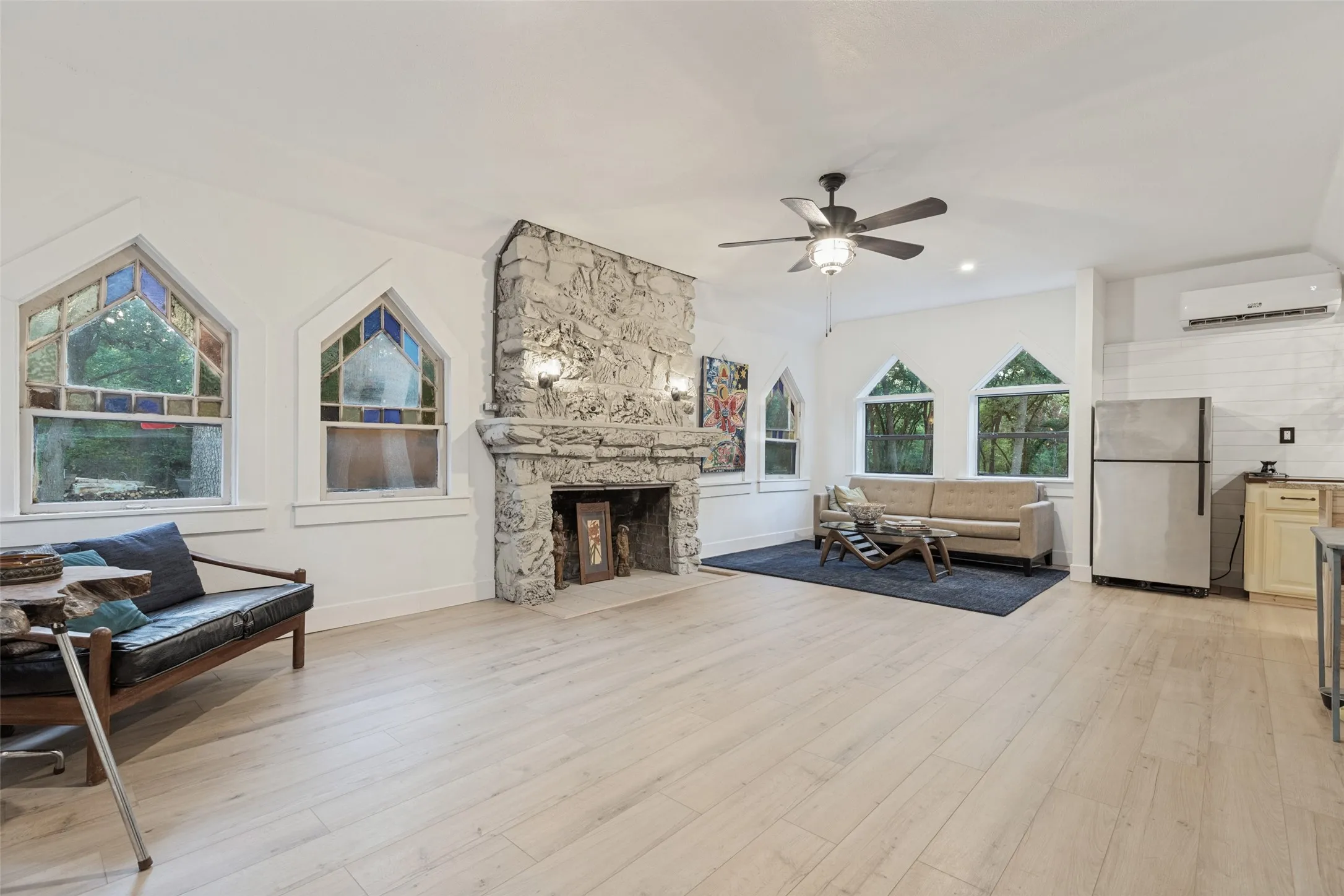 Single Family Residence For Sale in Denton County , 201 E 9th Street, Shady Shores, Texas 76208, 1 Bedroom, 1 Bathroom, Garage spaces, 1,342 Sqft, built in 1956, mls#21385739, Real Estate Agent in Shady Shores, Homes For Sale in Denton county, Homes For Sale in Shady Shores, Realtor in Shady Shores Texas, Real Estate Brokerage Independent Realty Texas, Luminita Cordes Realtor