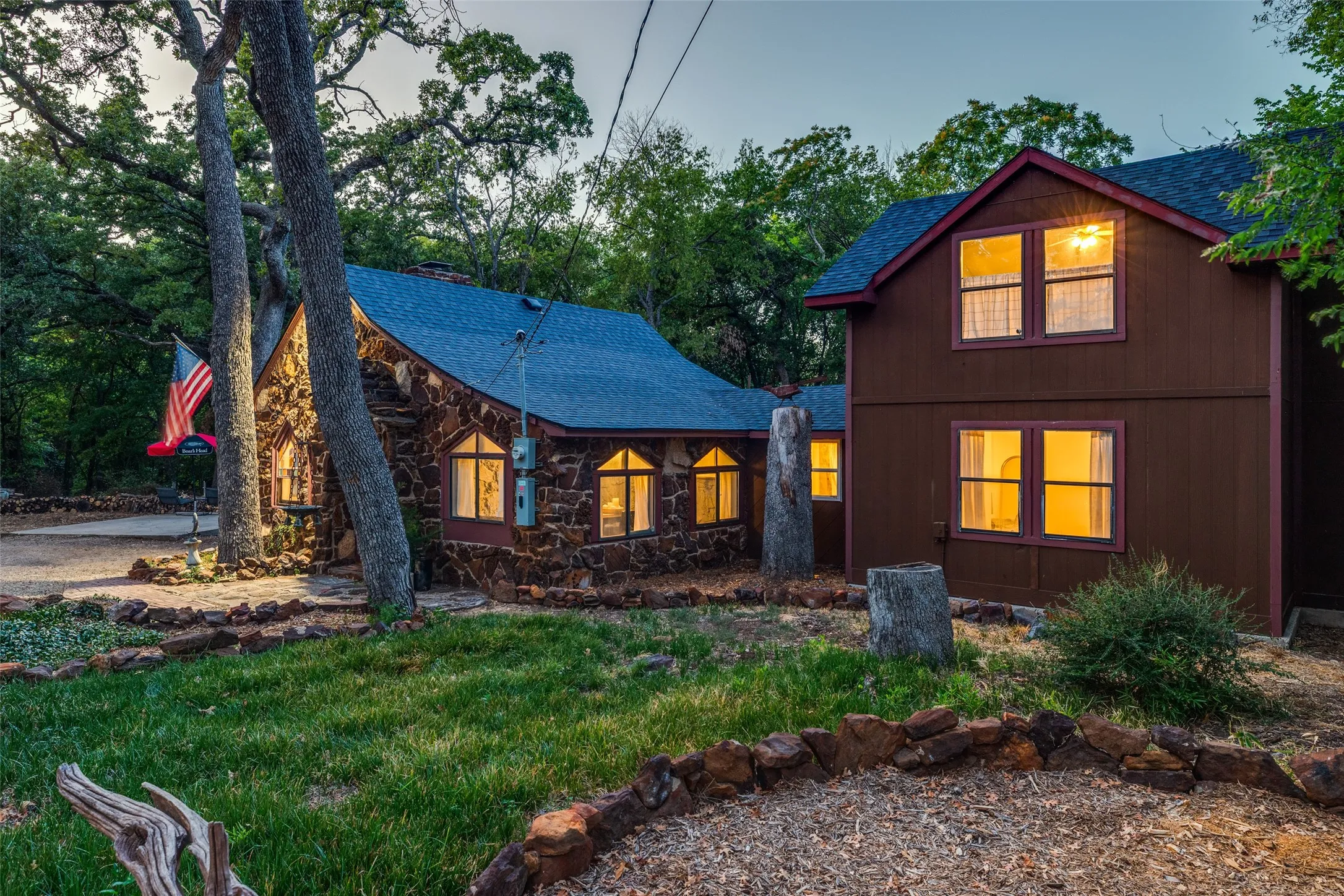 Single Family Residence For Sale in Denton County , 201 E 9th Street, Shady Shores, Texas 76208, 1 Bedroom, 1 Bathroom, Garage spaces, 1,342 Sqft, built in 1956, mls#21385739, Real Estate Agent in Shady Shores, Homes For Sale in Denton county, Homes For Sale in Shady Shores, Realtor in Shady Shores Texas, Real Estate Brokerage Independent Realty Texas, Luminita Cordes Realtor