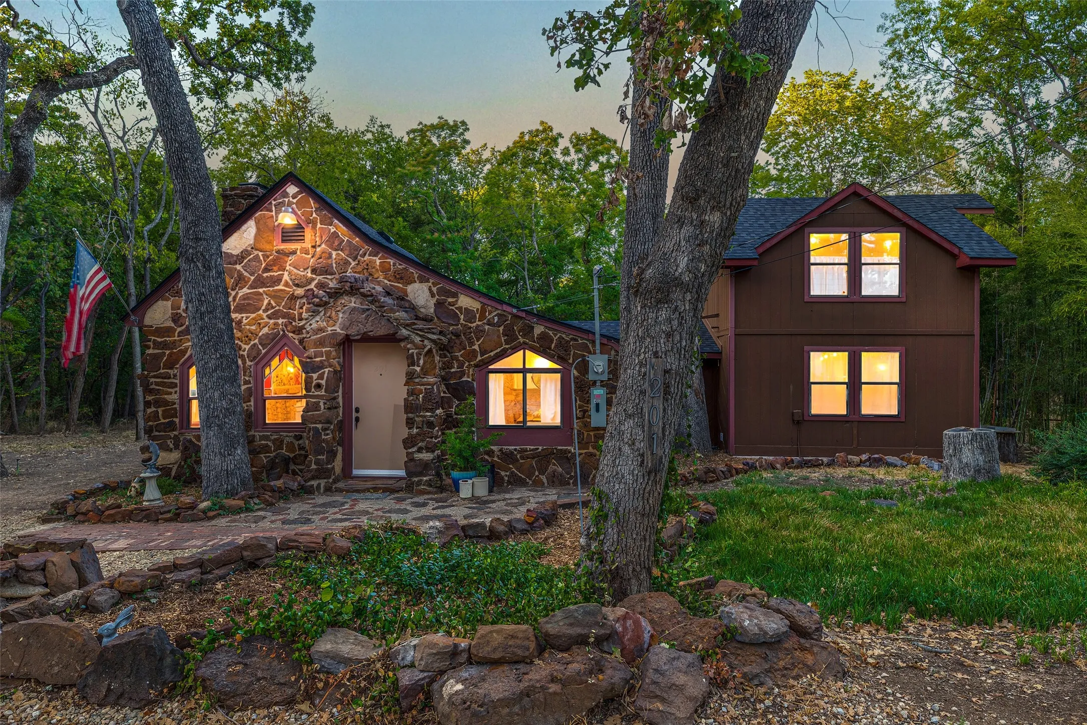 Single Family Residence For Sale in Denton County , 201 E 9th Street, Shady Shores, Texas 76208, 1 Bedroom, 1 Bathroom, Garage spaces, 1,342 Sqft, built in 1956, mls#21385739, Real Estate Agent in Shady Shores, Homes For Sale in Denton county, Homes For Sale in Shady Shores, Realtor in Shady Shores Texas, Real Estate Brokerage Independent Realty Texas, Luminita Cordes Realtor