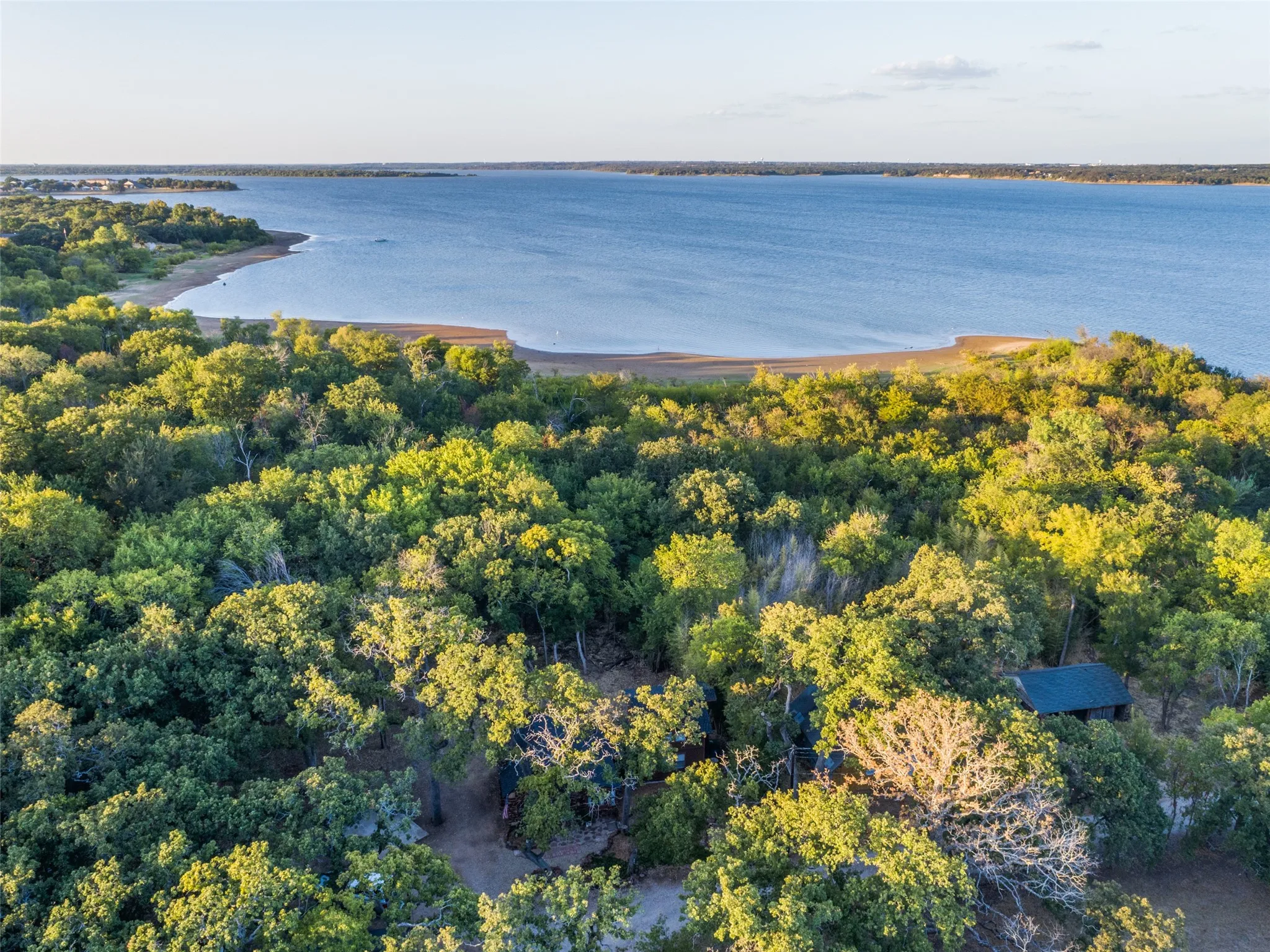 Single Family Residence For Sale in Denton County , 201 E 9th Street, Shady Shores, Texas 76208, 1 Bedroom, 1 Bathroom, Garage spaces, 1,342 Sqft, built in 1956, mls#21385739, Real Estate Agent in Shady Shores, Homes For Sale in Denton county, Homes For Sale in Shady Shores, Realtor in Shady Shores Texas, Real Estate Brokerage Independent Realty Texas, Luminita Cordes Realtor