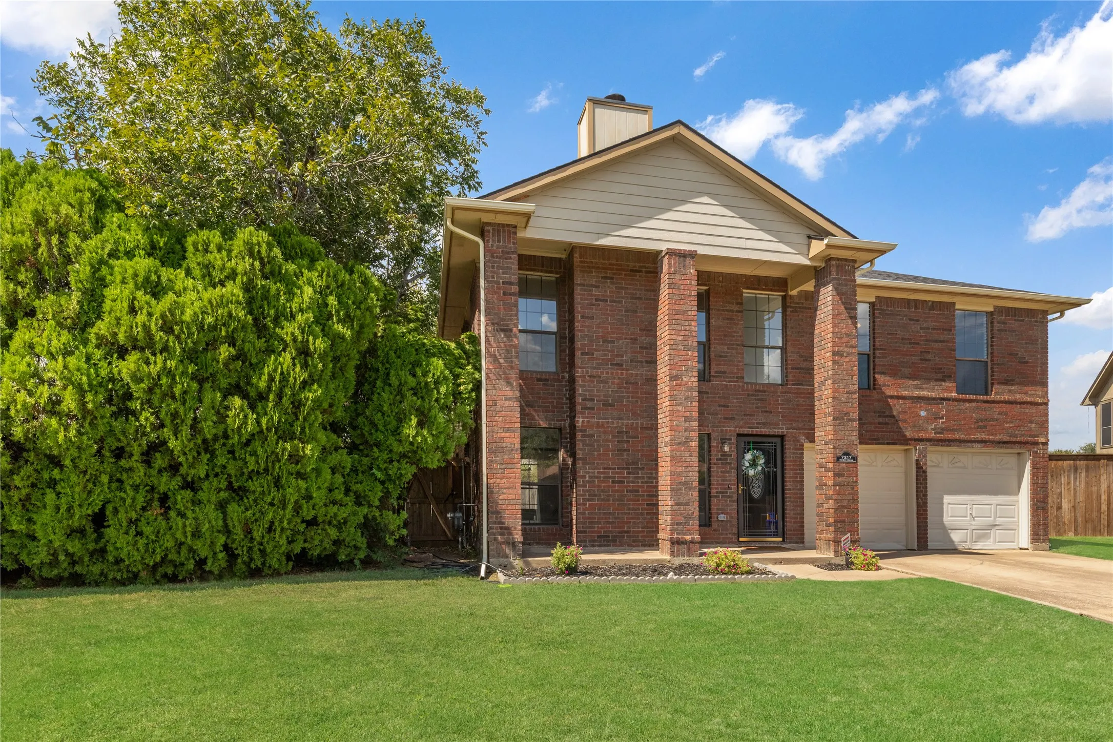 Single Family Residence For Sale in Tarrant County , 7217 Mccoy Drive, Watauga, Texas 76148, 4 Bedroom, 3 Bathroom, 2 Garage spaces, 2,363 Sqft, built in 1987, mls#21386161, Real Estate Agent in Watauga, Homes For Sale in Tarrant county, Homes For Sale in Watauga, Realtor in Watauga Texas, Real Estate Brokerage Independent Realty Texas, Luminita Cordes Realtor