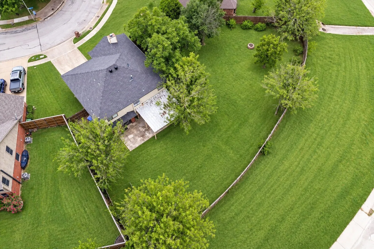 Single Family Residence For Sale in Tarrant County , 7217 Mccoy Drive, Watauga, Texas 76148, 4 Bedroom, 3 Bathroom, 2 Garage spaces, 2,363 Sqft, built in 1987, mls#21386161, Real Estate Agent in Watauga, Homes For Sale in Tarrant county, Homes For Sale in Watauga, Realtor in Watauga Texas, Real Estate Brokerage Independent Realty Texas, Luminita Cordes Realtor