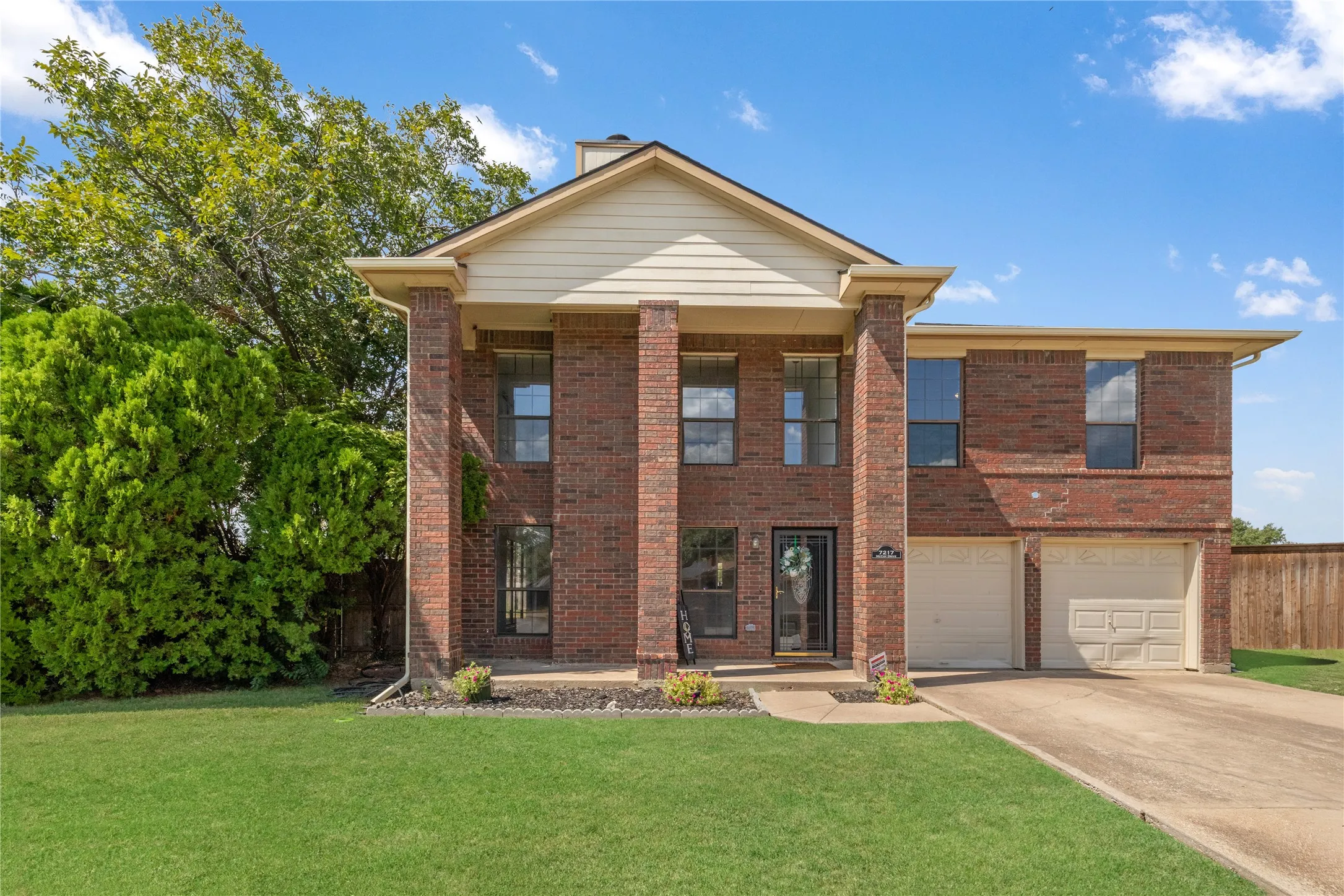 Single Family Residence For Sale in Tarrant County , 7217 Mccoy Drive, Watauga, Texas 76148, 4 Bedroom, 3 Bathroom, 2 Garage spaces, 2,363 Sqft, built in 1987, mls#21386161, Real Estate Agent in Watauga, Homes For Sale in Tarrant county, Homes For Sale in Watauga, Realtor in Watauga Texas, Real Estate Brokerage Independent Realty Texas, Luminita Cordes Realtor