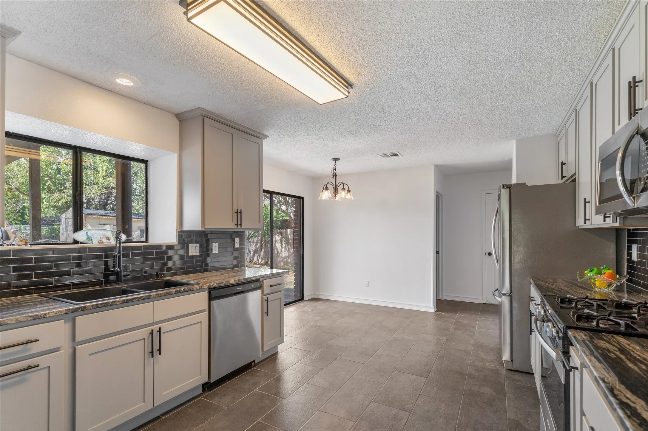 Single Family Residence For Sale in Tarrant County , 7217 Mccoy Drive, Watauga, Texas 76148, 4 Bedroom, 3 Bathroom, 2 Garage spaces, 2,363 Sqft, built in 1987, mls#21386161, Real Estate Agent in Watauga, Homes For Sale in Tarrant county, Homes For Sale in Watauga, Realtor in Watauga Texas, Real Estate Brokerage Independent Realty Texas, Luminita Cordes Realtor