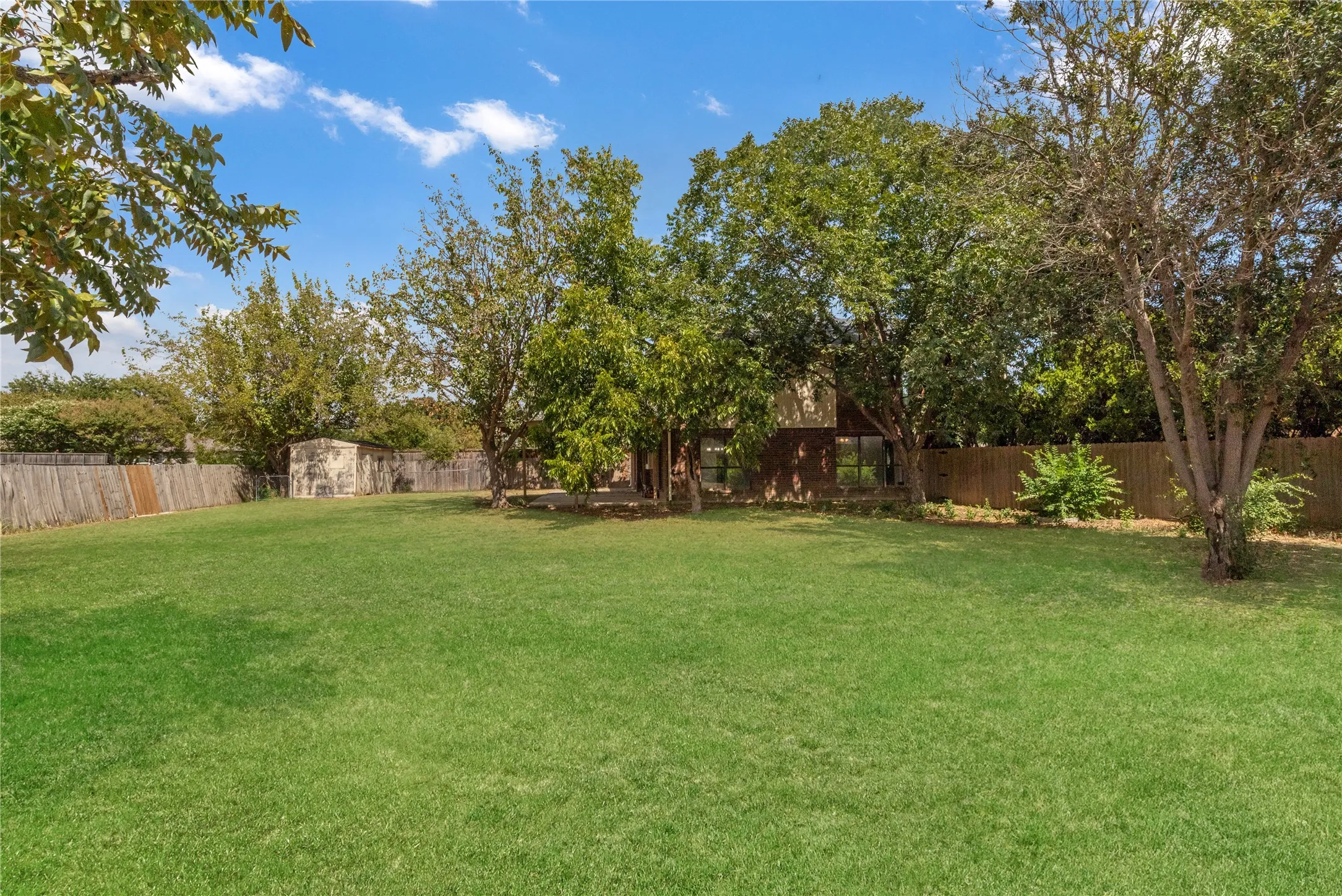 Single Family Residence For Sale in Tarrant County , 7217 Mccoy Drive, Watauga, Texas 76148, 4 Bedroom, 3 Bathroom, 2 Garage spaces, 2,363 Sqft, built in 1987, mls#21386161, Real Estate Agent in Watauga, Homes For Sale in Tarrant county, Homes For Sale in Watauga, Realtor in Watauga Texas, Real Estate Brokerage Independent Realty Texas, Luminita Cordes Realtor