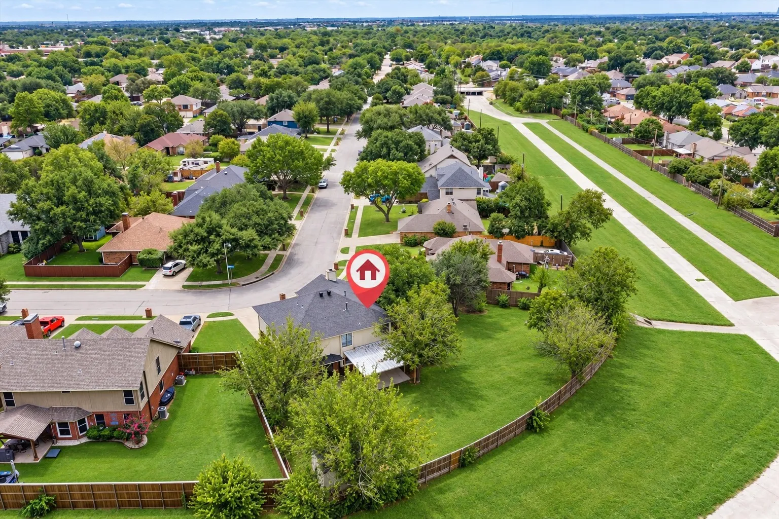 Single Family Residence For Sale in Tarrant County , 7217 Mccoy Drive, Watauga, Texas 76148, 4 Bedroom, 3 Bathroom, 2 Garage spaces, 2,363 Sqft, built in 1987, mls#21386161, Real Estate Agent in Watauga, Homes For Sale in Tarrant county, Homes For Sale in Watauga, Realtor in Watauga Texas, Real Estate Brokerage Independent Realty Texas, Luminita Cordes Realtor