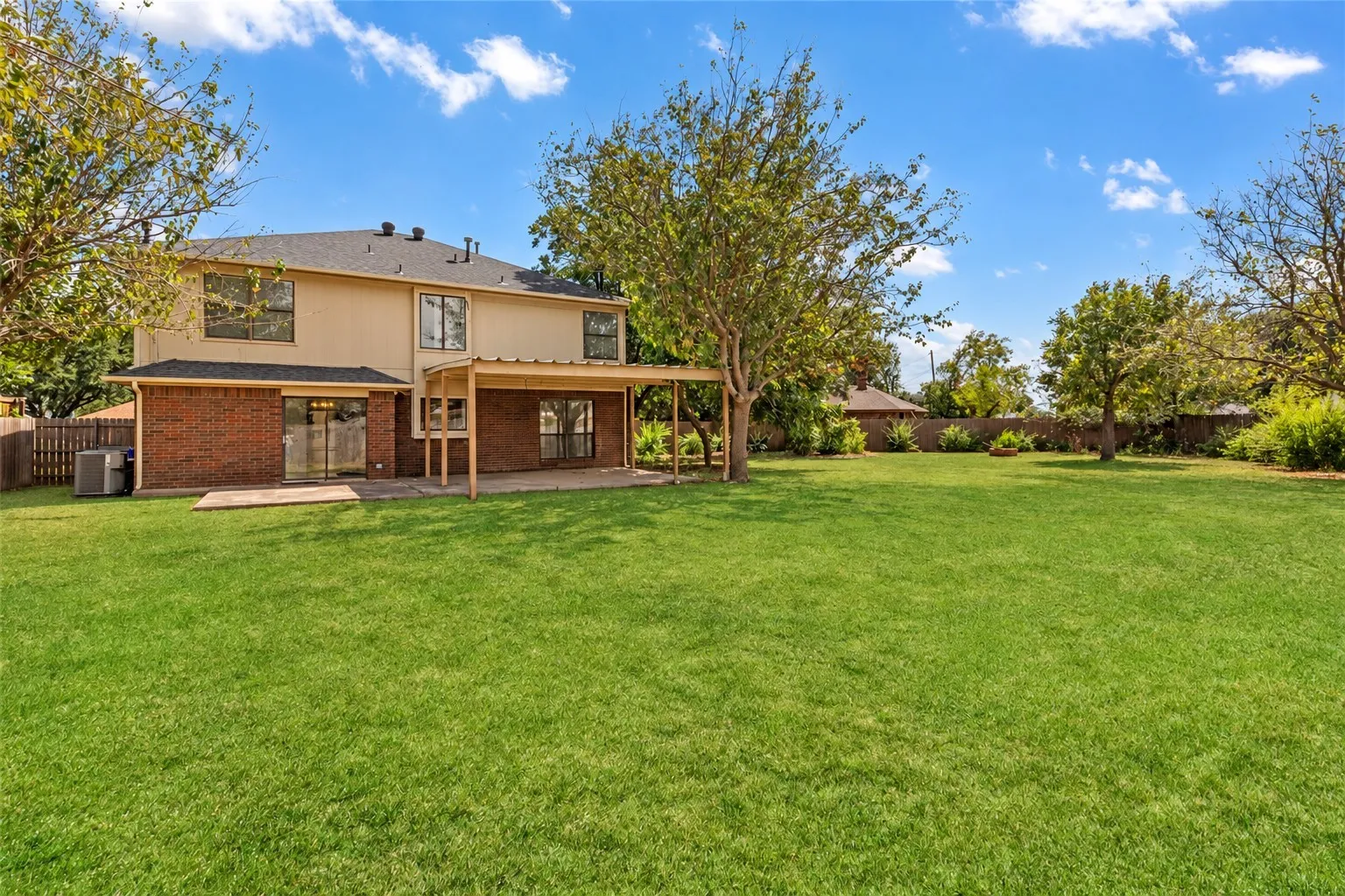 Single Family Residence For Sale in Tarrant County , 7217 Mccoy Drive, Watauga, Texas 76148, 4 Bedroom, 3 Bathroom, 2 Garage spaces, 2,363 Sqft, built in 1987, mls#21386161, Real Estate Agent in Watauga, Homes For Sale in Tarrant county, Homes For Sale in Watauga, Realtor in Watauga Texas, Real Estate Brokerage Independent Realty Texas, Luminita Cordes Realtor