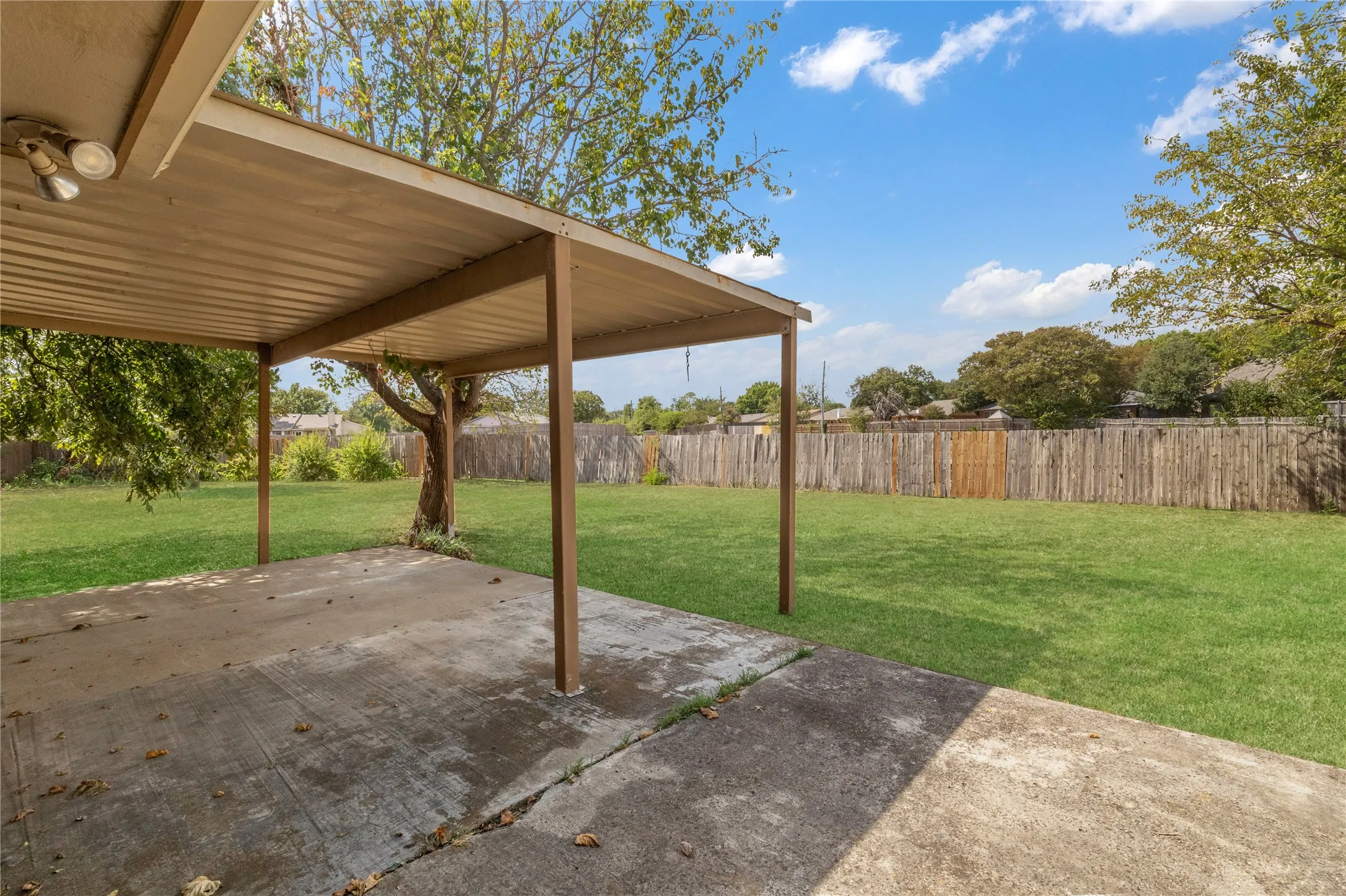 Single Family Residence For Sale in Tarrant County , 7217 Mccoy Drive, Watauga, Texas 76148, 4 Bedroom, 3 Bathroom, 2 Garage spaces, 2,363 Sqft, built in 1987, mls#21386161, Real Estate Agent in Watauga, Homes For Sale in Tarrant county, Homes For Sale in Watauga, Realtor in Watauga Texas, Real Estate Brokerage Independent Realty Texas, Luminita Cordes Realtor