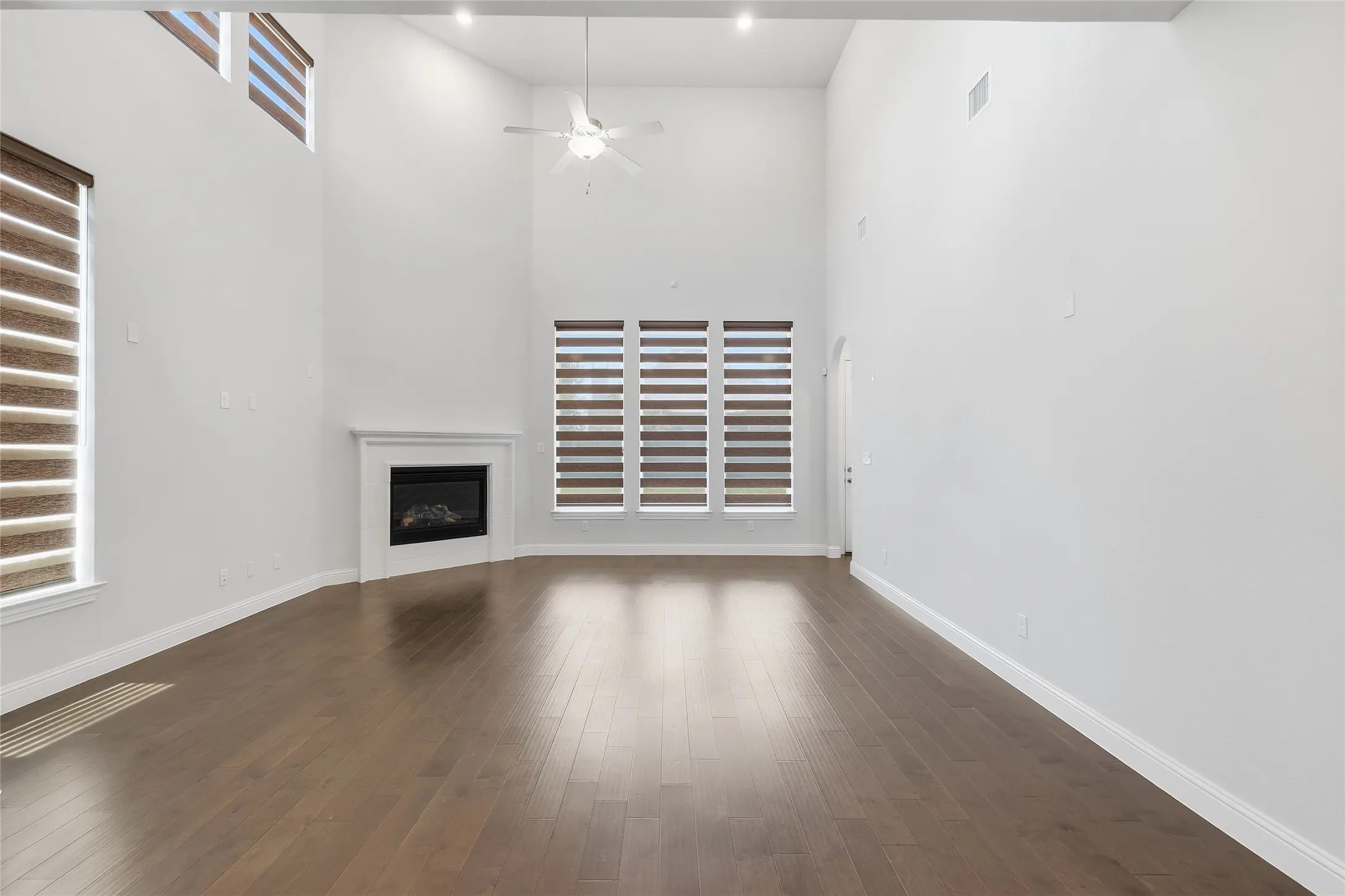 Single Family Residence For Rent in Collin County , 2101 Hebert Court, Mc Kinney, Texas 75071, 5 Bedroom, 5 Bathroom, 2 Garage spaces, 3,729 Sqft, built in 2021, mls#21389282, Real Estate Agent in Mc Kinney, Homes For Rent in Collin county, Homes For Rent in Mc Kinney, Realtor in Mc Kinney Texas, Real Estate Brokerage Independent Realty Texas, Luminita Cordes Realtor