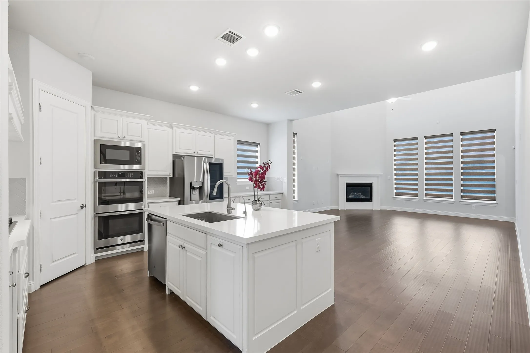 Single Family Residence For Rent in Collin County , 2101 Hebert Court, Mc Kinney, Texas 75071, 5 Bedroom, 5 Bathroom, 2 Garage spaces, 3,729 Sqft, built in 2021, mls#21389282, Real Estate Agent in Mc Kinney, Homes For Rent in Collin county, Homes For Rent in Mc Kinney, Realtor in Mc Kinney Texas, Real Estate Brokerage Independent Realty Texas, Luminita Cordes Realtor