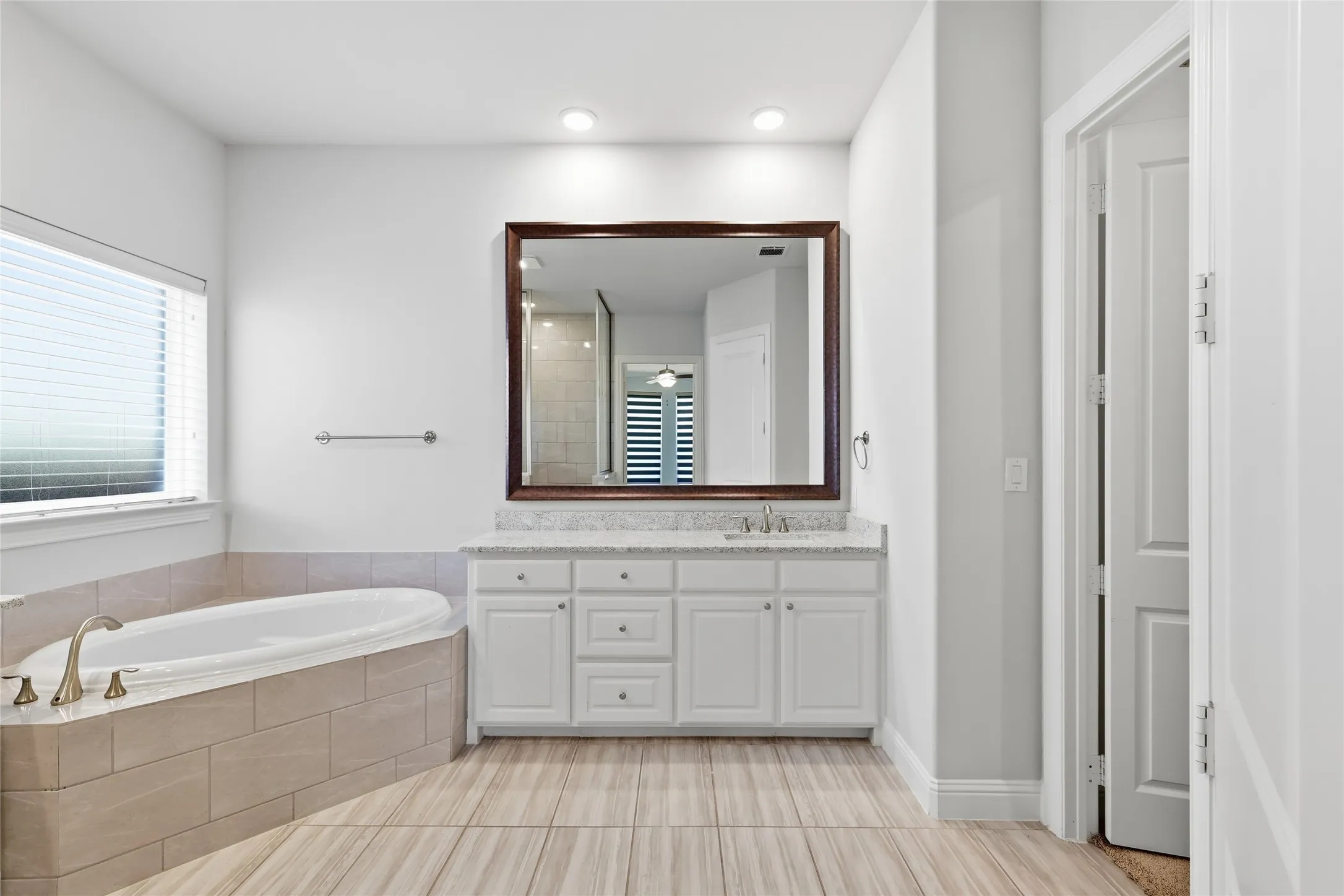 Single Family Residence For Rent in Collin County , 2101 Hebert Court, Mc Kinney, Texas 75071, 5 Bedroom, 5 Bathroom, 2 Garage spaces, 3,729 Sqft, built in 2021, mls#21389282, Real Estate Agent in Mc Kinney, Homes For Rent in Collin county, Homes For Rent in Mc Kinney, Realtor in Mc Kinney Texas, Real Estate Brokerage Independent Realty Texas, Luminita Cordes Realtor