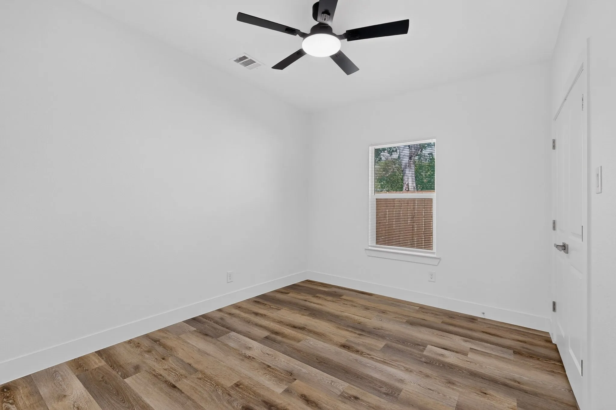 Single Family Residence For Sale in Navarro County , 1308 E Collin Street, Corsicana, Texas 75110, 3 Bedroom, 2 Bathroom, 2 Garage spaces, 1,527 Sqft, built in 2026, mls#21387675, Real Estate Agent in Corsicana, Homes For Sale in Navarro county, Homes For Sale in Corsicana, Realtor in Corsicana Texas, Real Estate Brokerage Independent Realty Texas, Luminita Cordes Realtor
