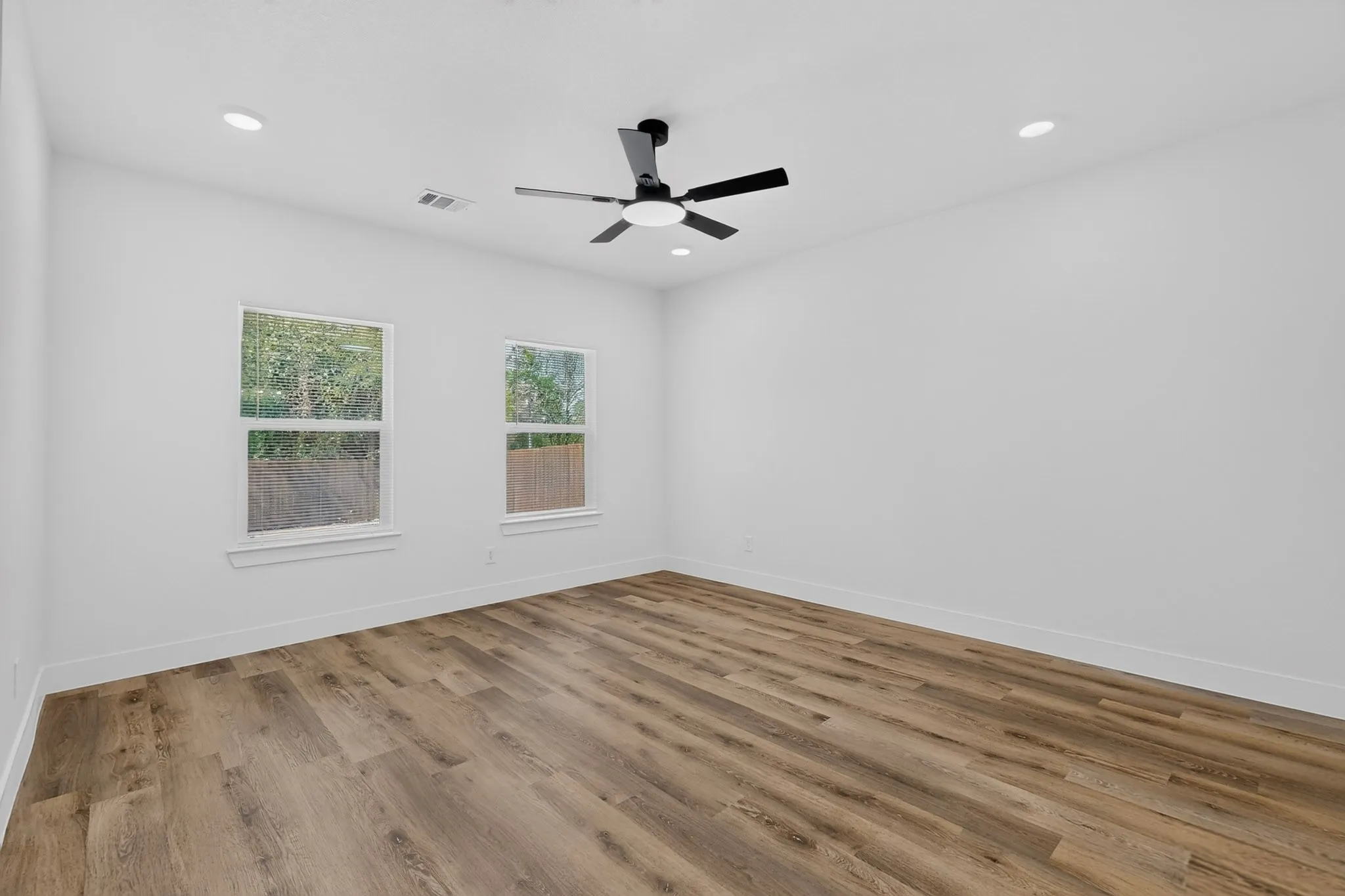 Single Family Residence For Sale in Navarro County , 1308 E Collin Street, Corsicana, Texas 75110, 3 Bedroom, 2 Bathroom, 2 Garage spaces, 1,527 Sqft, built in 2026, mls#21387675, Real Estate Agent in Corsicana, Homes For Sale in Navarro county, Homes For Sale in Corsicana, Realtor in Corsicana Texas, Real Estate Brokerage Independent Realty Texas, Luminita Cordes Realtor
