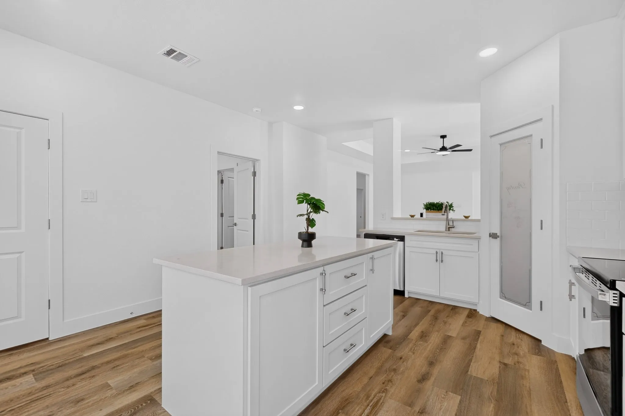 Single Family Residence For Sale in Navarro County , 1308 E Collin Street, Corsicana, Texas 75110, 3 Bedroom, 2 Bathroom, 2 Garage spaces, 1,527 Sqft, built in 2026, mls#21387675, Real Estate Agent in Corsicana, Homes For Sale in Navarro county, Homes For Sale in Corsicana, Realtor in Corsicana Texas, Real Estate Brokerage Independent Realty Texas, Luminita Cordes Realtor