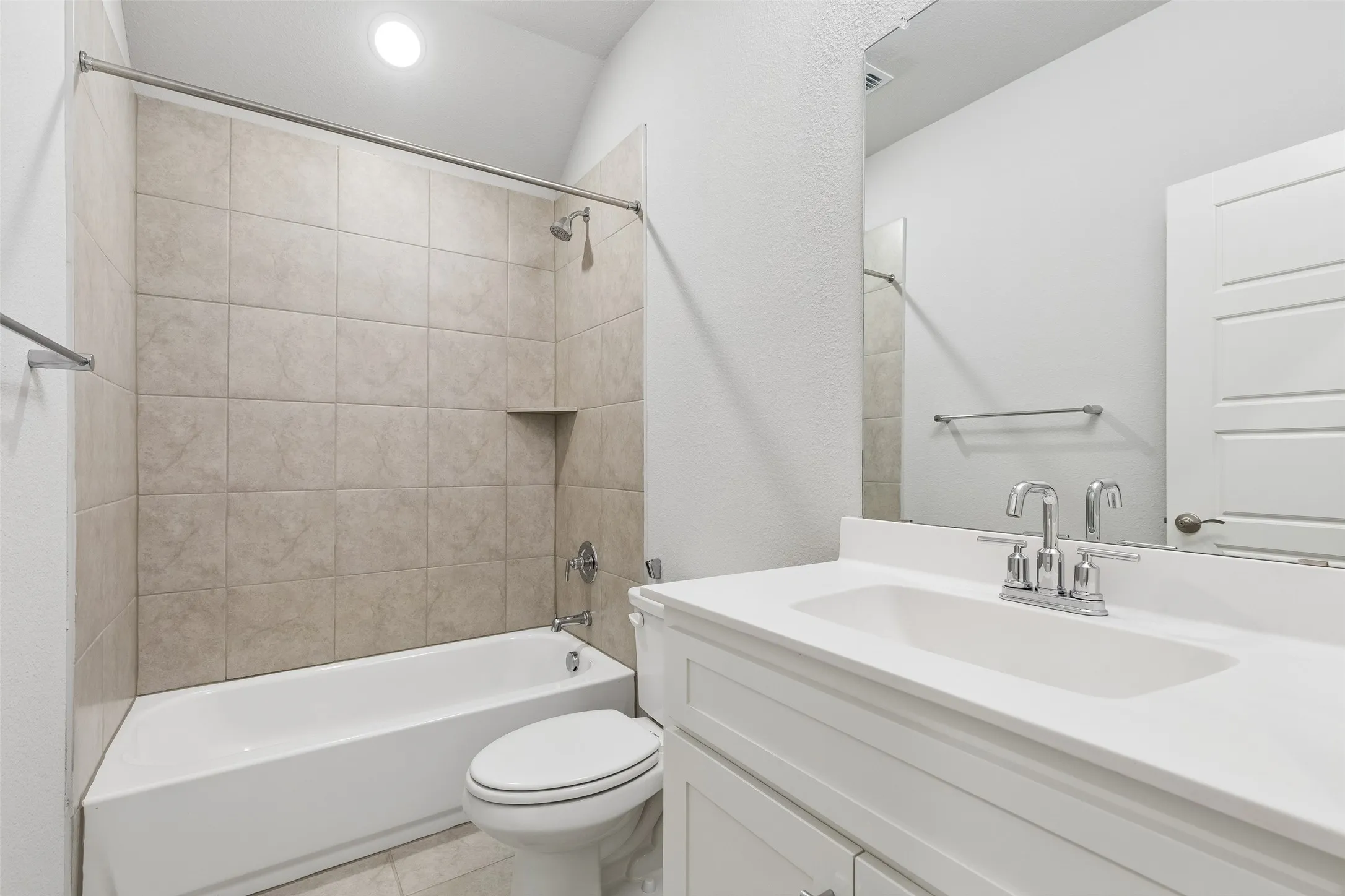 The en suite bathroom