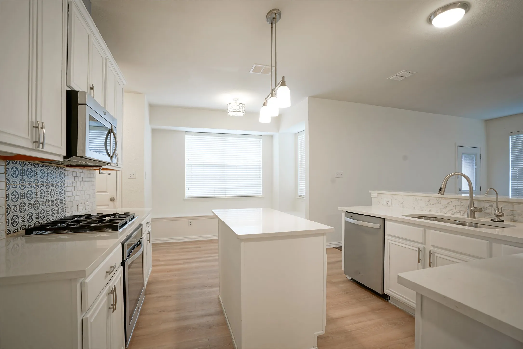 Single Family Residence For Sale in Denton County , 1659 Granite Rapids Drive, Frisco, Texas 75036, 4 Bedroom, 3 Bathroom, 2 Garage spaces, 2,613 Sqft, built in 2001, mls#21389270, Real Estate Agent in Frisco, Homes For Sale in Denton county, Homes For Sale in Frisco, Realtor in Frisco Texas, Real Estate Brokerage Independent Realty Texas, Luminita Cordes Realtor