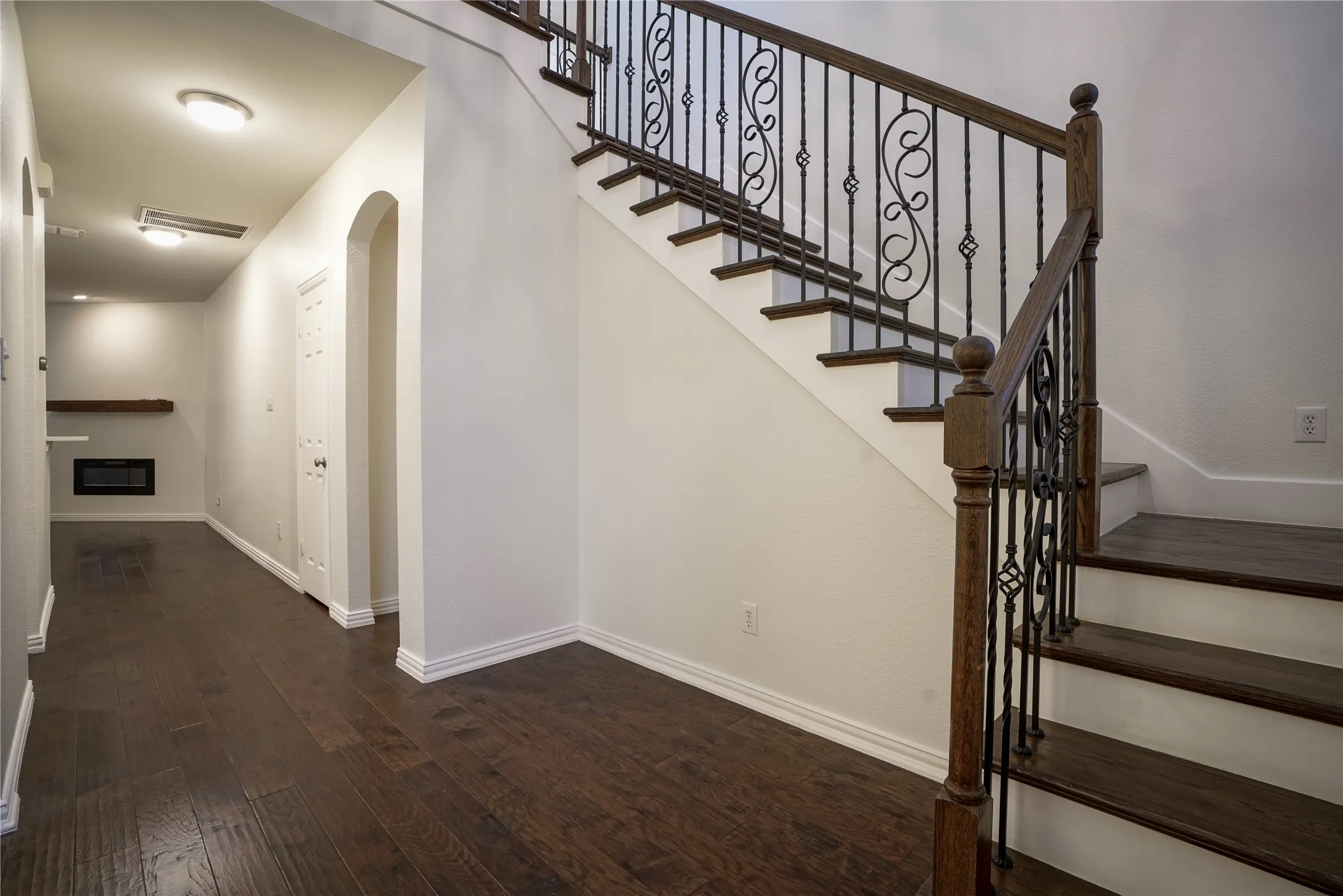 Single Family Residence For Sale in Denton County , 1659 Granite Rapids Drive, Frisco, Texas 75036, 4 Bedroom, 3 Bathroom, 2 Garage spaces, 2,613 Sqft, built in 2001, mls#21389270, Real Estate Agent in Frisco, Homes For Sale in Denton county, Homes For Sale in Frisco, Realtor in Frisco Texas, Real Estate Brokerage Independent Realty Texas, Luminita Cordes Realtor