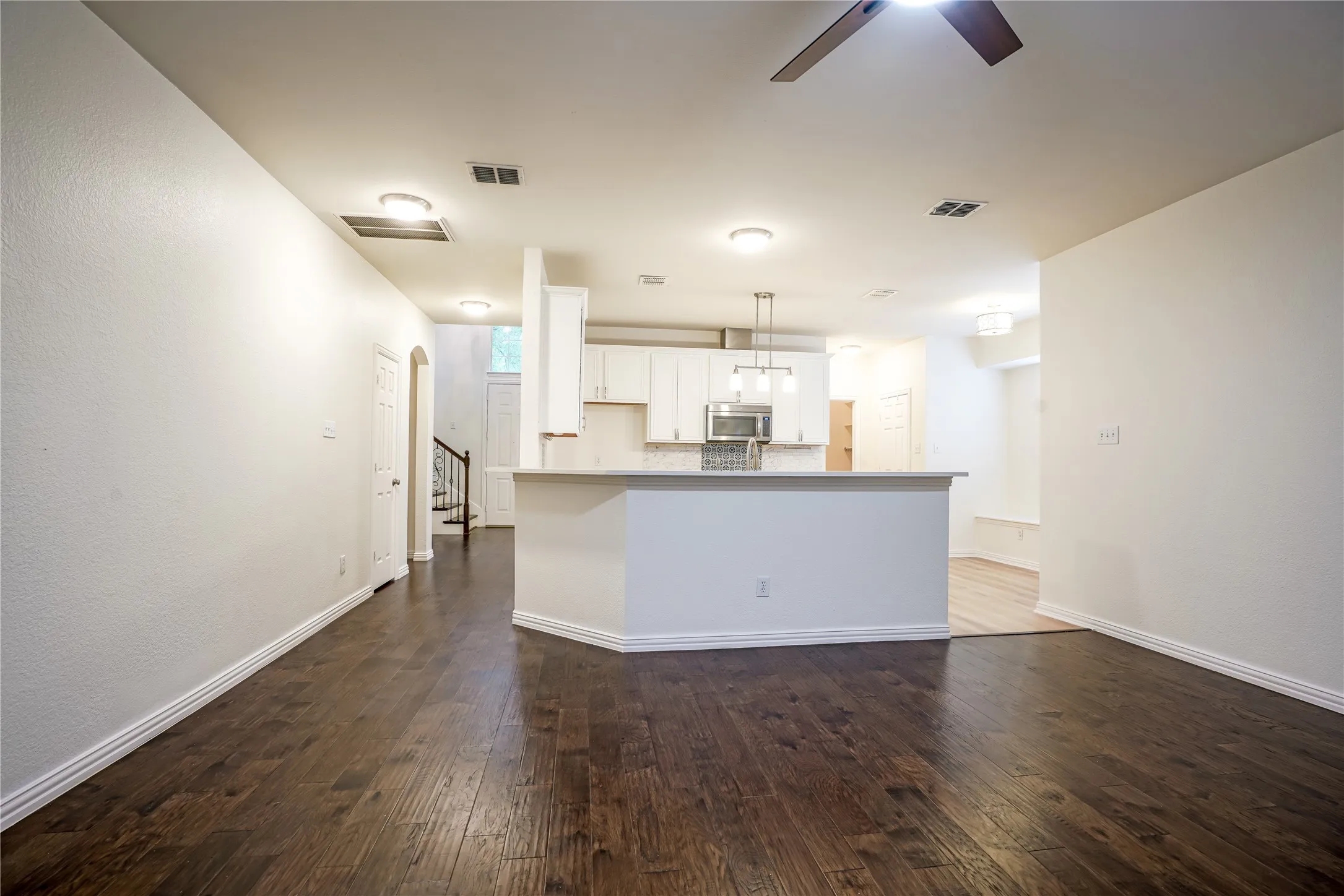 Single Family Residence For Sale in Denton County , 1659 Granite Rapids Drive, Frisco, Texas 75036, 4 Bedroom, 3 Bathroom, 2 Garage spaces, 2,613 Sqft, built in 2001, mls#21389270, Real Estate Agent in Frisco, Homes For Sale in Denton county, Homes For Sale in Frisco, Realtor in Frisco Texas, Real Estate Brokerage Independent Realty Texas, Luminita Cordes Realtor