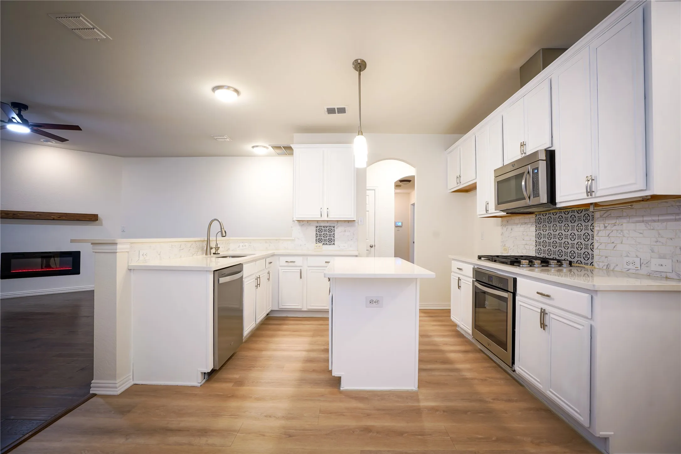 Single Family Residence For Sale in Denton County , 1659 Granite Rapids Drive, Frisco, Texas 75036, 4 Bedroom, 3 Bathroom, 2 Garage spaces, 2,613 Sqft, built in 2001, mls#21389270, Real Estate Agent in Frisco, Homes For Sale in Denton county, Homes For Sale in Frisco, Realtor in Frisco Texas, Real Estate Brokerage Independent Realty Texas, Luminita Cordes Realtor