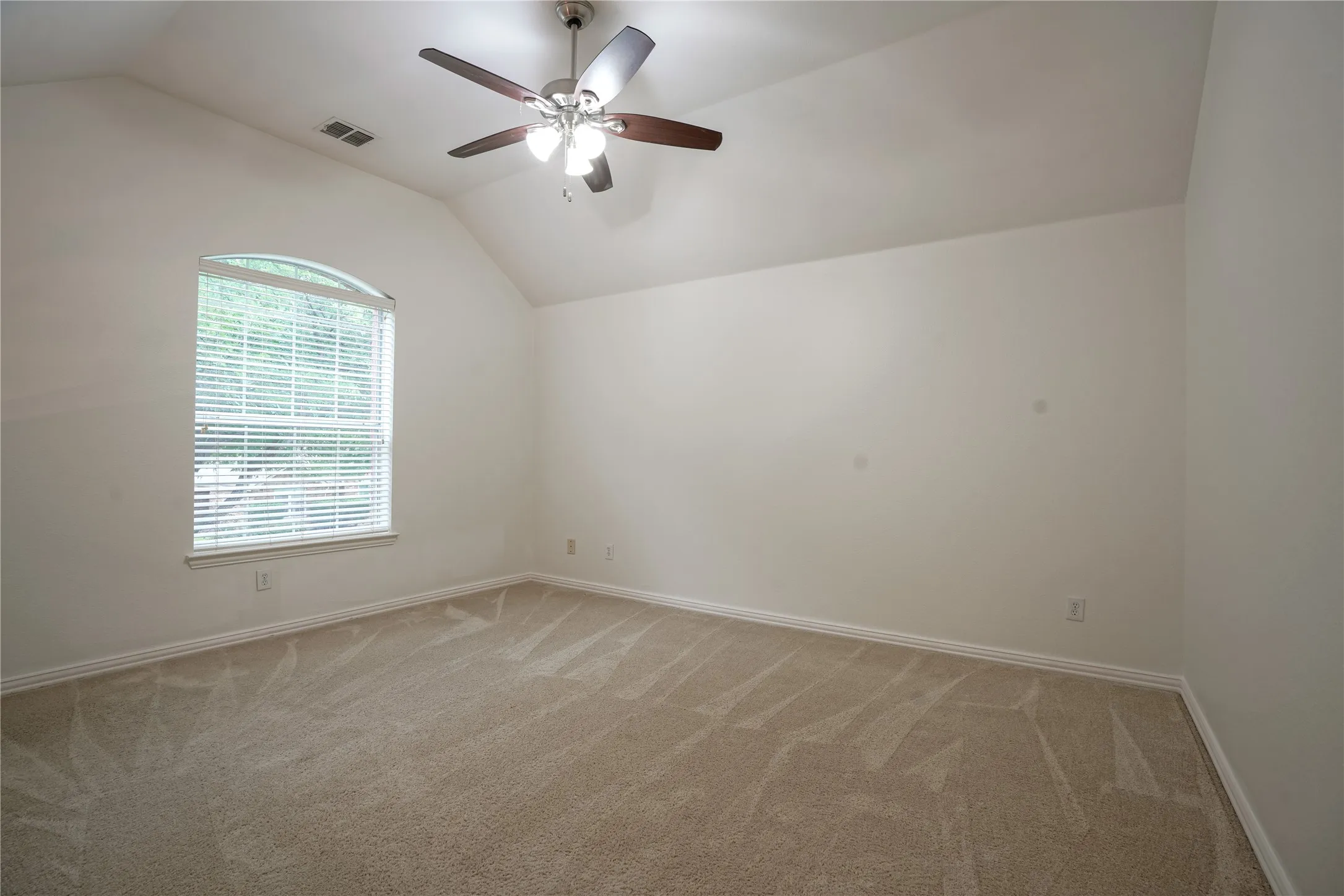 Single Family Residence For Sale in Denton County , 1659 Granite Rapids Drive, Frisco, Texas 75036, 4 Bedroom, 3 Bathroom, 2 Garage spaces, 2,613 Sqft, built in 2001, mls#21389270, Real Estate Agent in Frisco, Homes For Sale in Denton county, Homes For Sale in Frisco, Realtor in Frisco Texas, Real Estate Brokerage Independent Realty Texas, Luminita Cordes Realtor