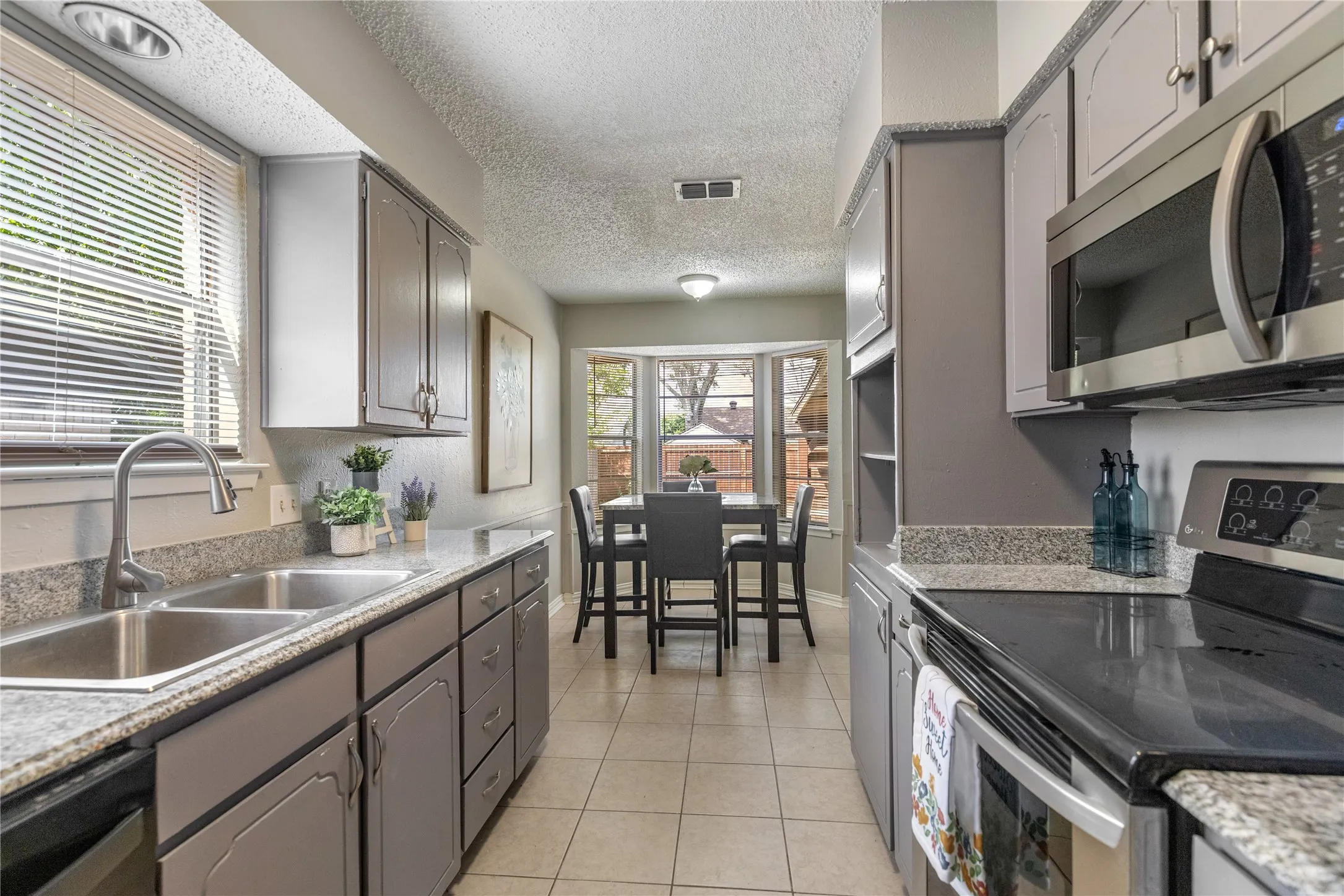 Single Family Residence For Sale in Tarrant County , 6645 Harrison Way, Watauga, Texas 76148, 3 Bedroom, 2 Bathroom, 2 Garage spaces, 1,214 Sqft, built in 1974, mls#21387656, Real Estate Agent in Watauga, Homes For Sale in Tarrant county, Homes For Sale in Watauga, Realtor in Watauga Texas, Real Estate Brokerage Independent Realty Texas, Luminita Cordes Realtor