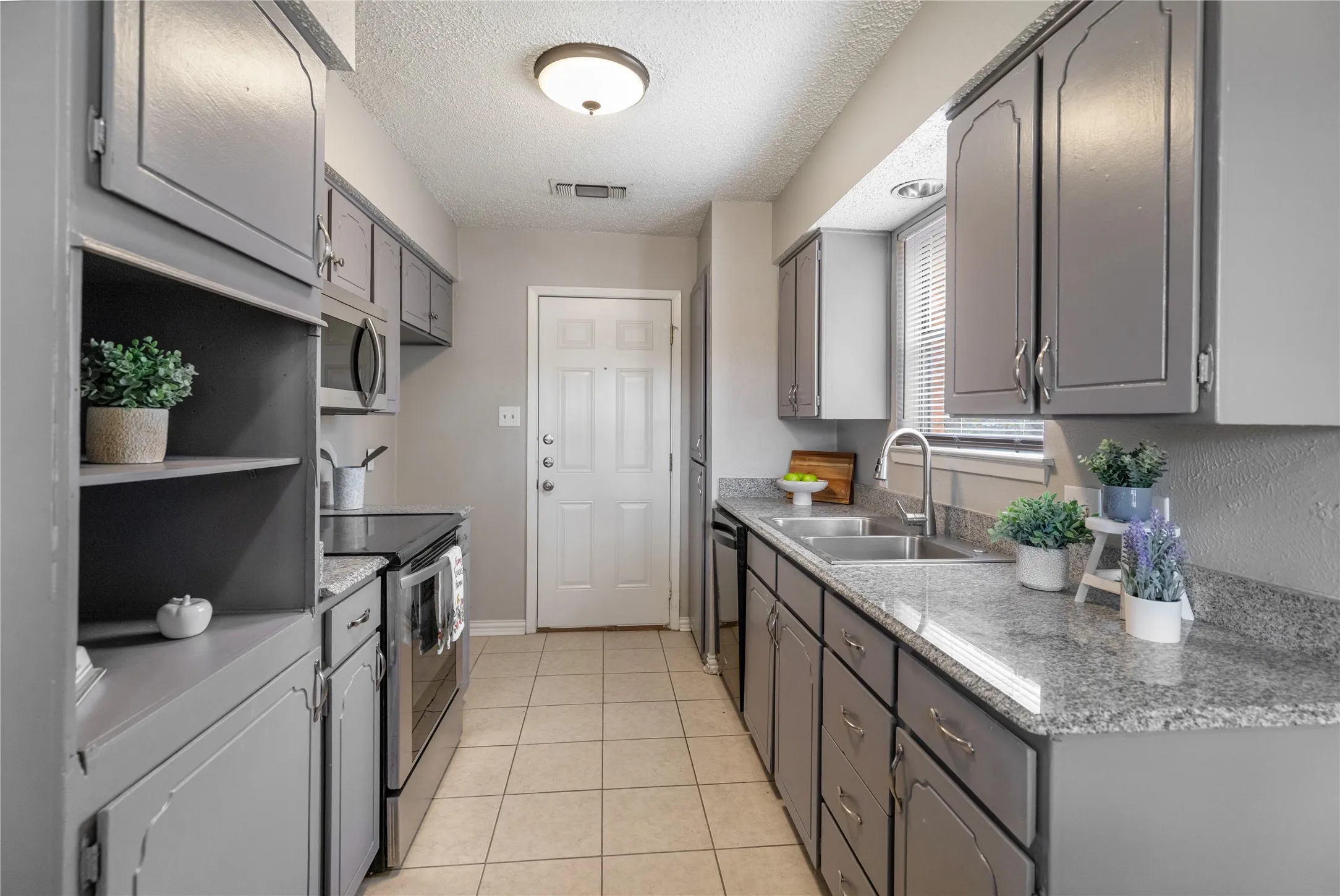 Single Family Residence For Sale in Tarrant County , 6645 Harrison Way, Watauga, Texas 76148, 3 Bedroom, 2 Bathroom, 2 Garage spaces, 1,214 Sqft, built in 1974, mls#21387656, Real Estate Agent in Watauga, Homes For Sale in Tarrant county, Homes For Sale in Watauga, Realtor in Watauga Texas, Real Estate Brokerage Independent Realty Texas, Luminita Cordes Realtor