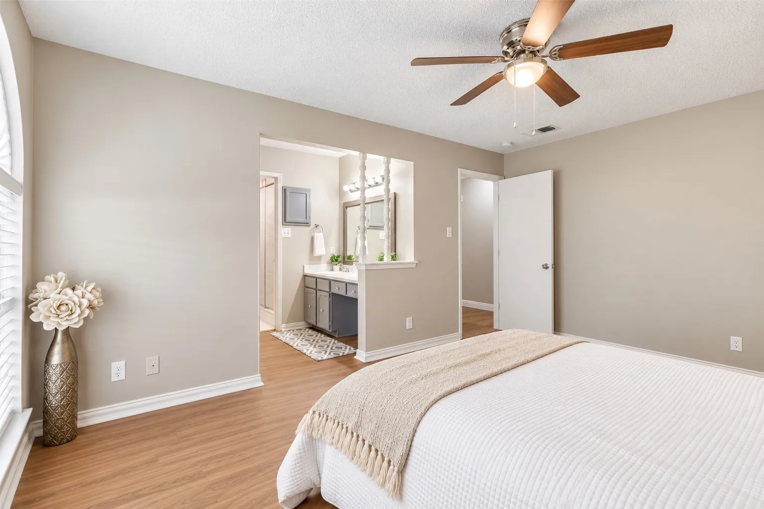 Single Family Residence For Sale in Tarrant County , 6645 Harrison Way, Watauga, Texas 76148, 3 Bedroom, 2 Bathroom, 2 Garage spaces, 1,214 Sqft, built in 1974, mls#21387656, Real Estate Agent in Watauga, Homes For Sale in Tarrant county, Homes For Sale in Watauga, Realtor in Watauga Texas, Real Estate Brokerage Independent Realty Texas, Luminita Cordes Realtor