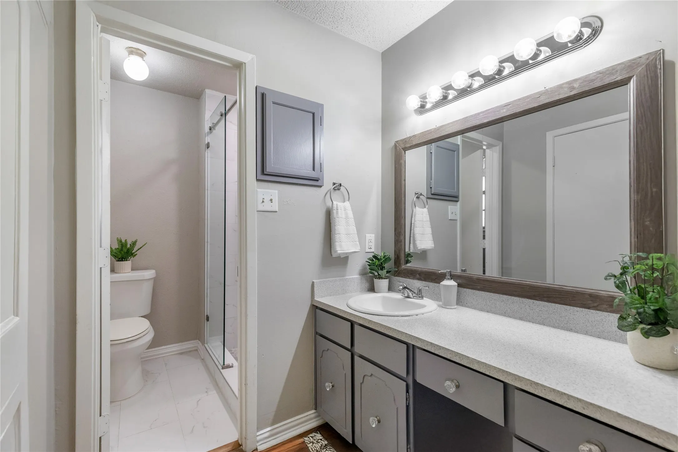 Single Family Residence For Sale in Tarrant County , 6645 Harrison Way, Watauga, Texas 76148, 3 Bedroom, 2 Bathroom, 2 Garage spaces, 1,214 Sqft, built in 1974, mls#21387656, Real Estate Agent in Watauga, Homes For Sale in Tarrant county, Homes For Sale in Watauga, Realtor in Watauga Texas, Real Estate Brokerage Independent Realty Texas, Luminita Cordes Realtor