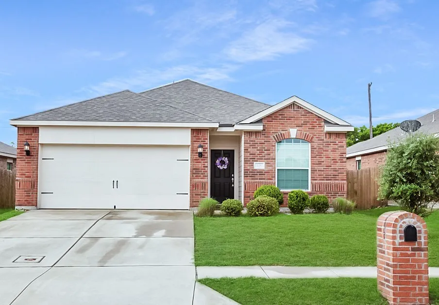 Single Family Residence For Rent in Collin County , 128 Tennyson Street, Anna, Texas 75409, 3 Bedroom, 2 Bathroom, 2 Garage spaces, 1,904 Sqft, built in 2013, mls#21389304, Real Estate Agent in Anna, Homes For Rent in Collin county, Homes For Rent in Anna, Realtor in Anna Texas, Real Estate Brokerage Independent Realty Texas, Luminita Cordes Realtor