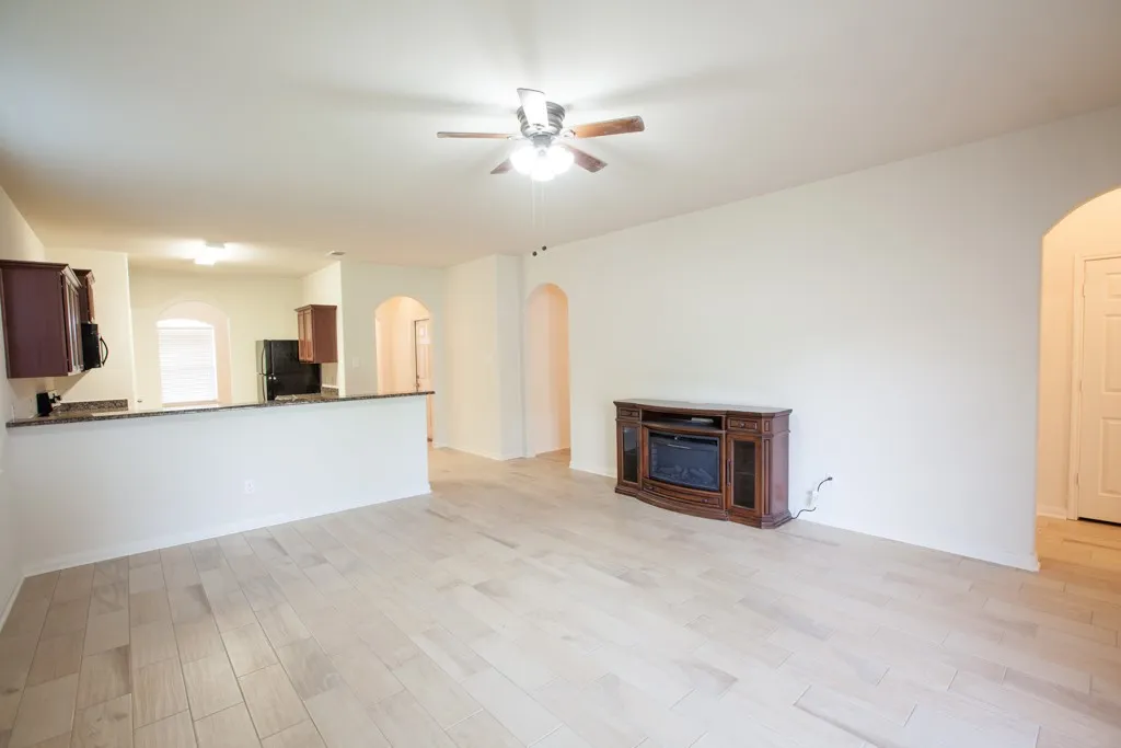 Single Family Residence For Rent in Collin County , 128 Tennyson Street, Anna, Texas 75409, 3 Bedroom, 2 Bathroom, 2 Garage spaces, 1,904 Sqft, built in 2013, mls#21389304, Real Estate Agent in Anna, Homes For Rent in Collin county, Homes For Rent in Anna, Realtor in Anna Texas, Real Estate Brokerage Independent Realty Texas, Luminita Cordes Realtor