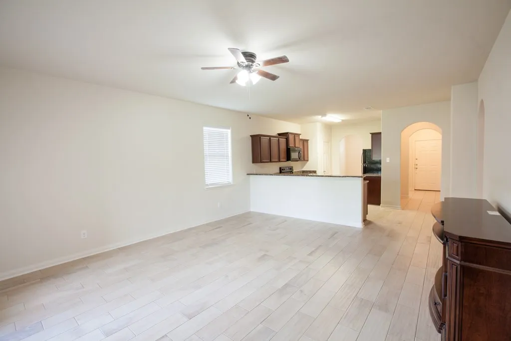 Single Family Residence For Rent in Collin County , 128 Tennyson Street, Anna, Texas 75409, 3 Bedroom, 2 Bathroom, 2 Garage spaces, 1,904 Sqft, built in 2013, mls#21389304, Real Estate Agent in Anna, Homes For Rent in Collin county, Homes For Rent in Anna, Realtor in Anna Texas, Real Estate Brokerage Independent Realty Texas, Luminita Cordes Realtor