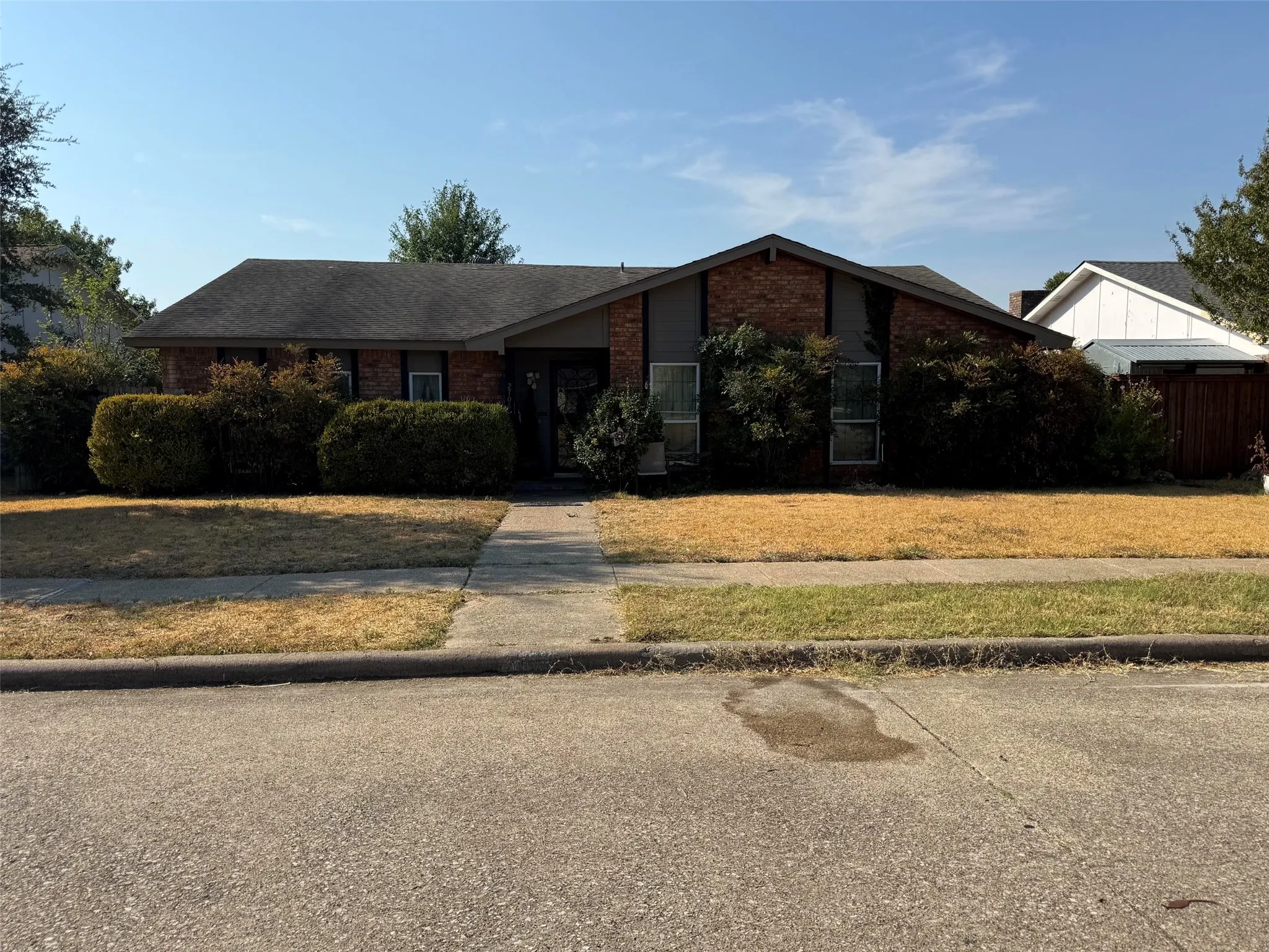 Single Family Residence For Sale in Dallas County , 2706 Gayle Drive, Garland, Texas 75044, 5 Bedroom, 2 Bathroom, Garage spaces, 2,673 Sqft, built in 1979, mls#21388291, Real Estate Agent in Garland, Homes For Sale in Dallas county, Homes For Sale in Garland, Realtor in Garland Texas, Real Estate Brokerage Independent Realty Texas, Luminita Cordes Realtor