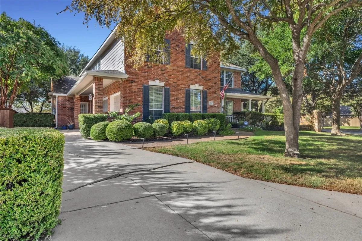 Single Family Residence For Sale in Collin County , 5705 Sandalwood Drive, Mc Kinney, Texas 75072, 4 Bedroom, 4 Bathroom, 3 Garage spaces, 3,236 Sqft, built in 1999, mls#21387920, Real Estate Agent in Mc Kinney, Homes For Sale in Collin county, Homes For Sale in Mc Kinney, Realtor in Mc Kinney Texas, Real Estate Brokerage Independent Realty Texas, Luminita Cordes Realtor